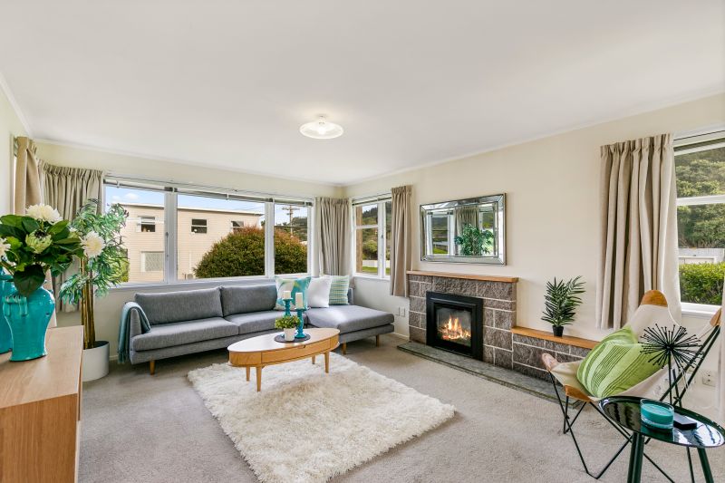 Real Estate For Sale 20 Franklyn Road Tawa , Wellington