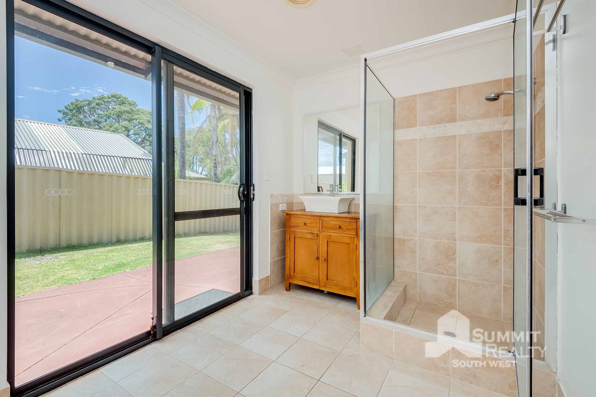 Real Estate For Sale 17 Gascoyne Circle Millbridge , WA