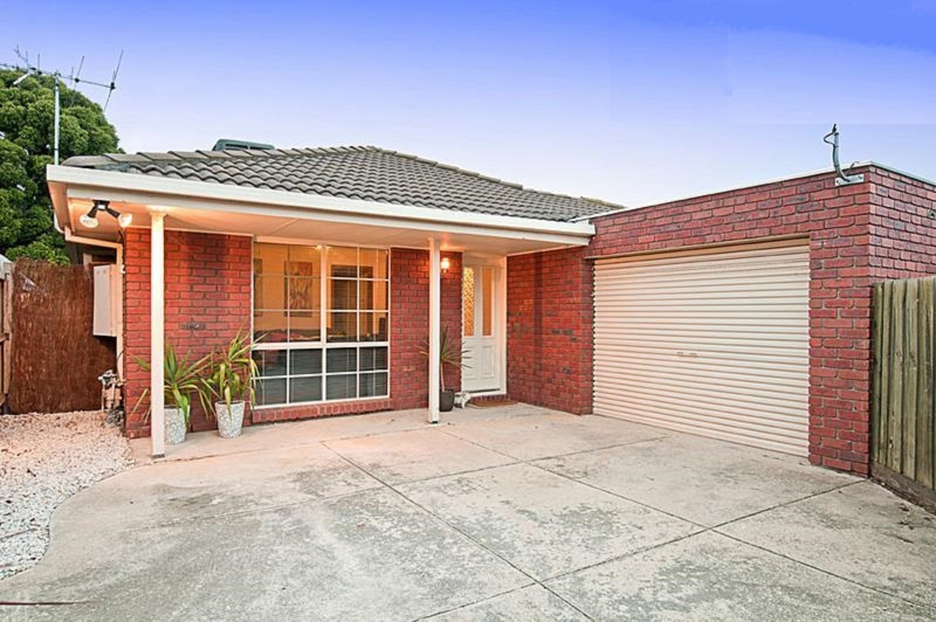 2/11 Thompson Court , ALTONA MEADOWS Sweeney Estate Agents