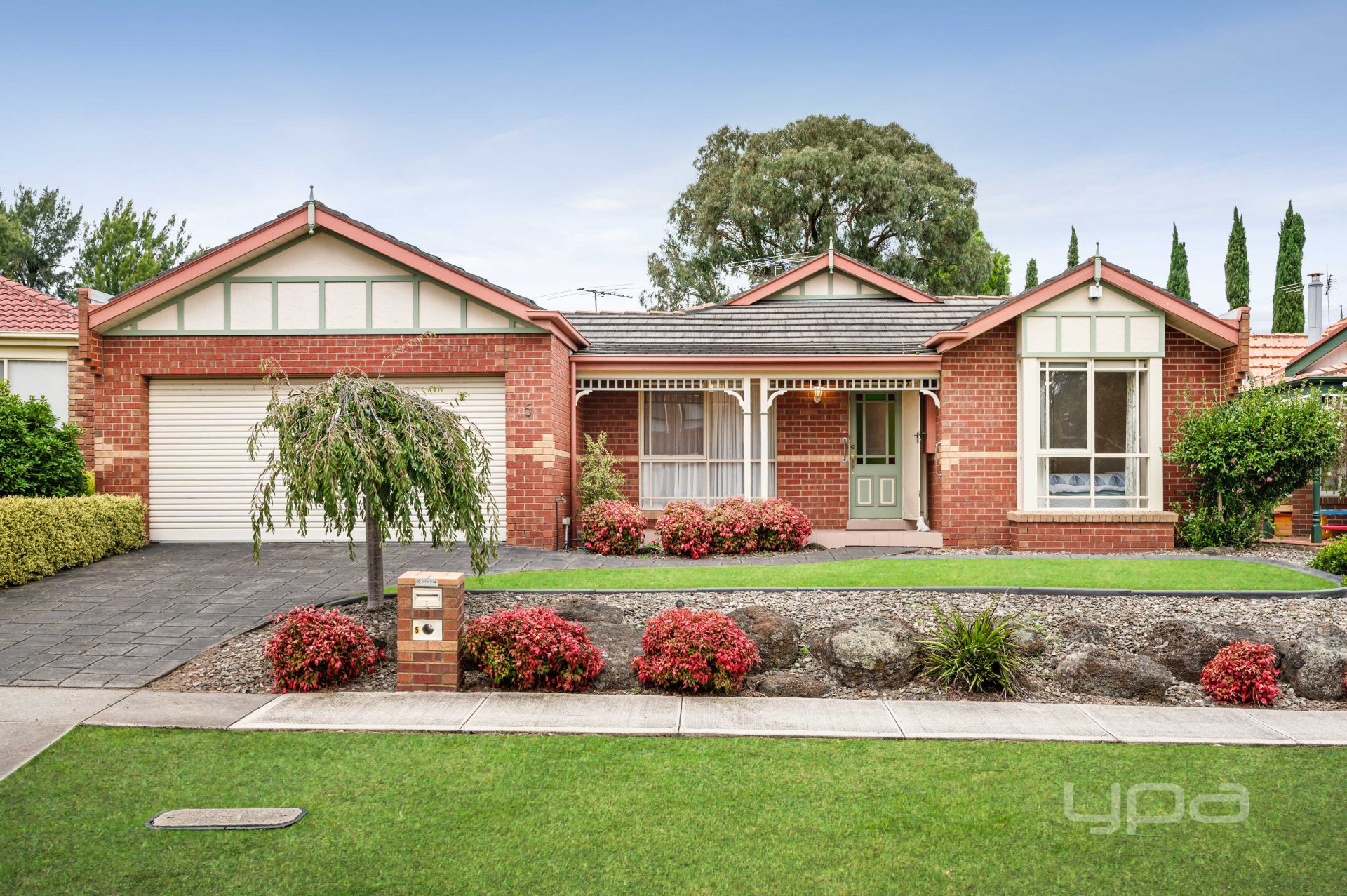 5 Rearden Crescent, Roxburgh Park YPA Estate Agents