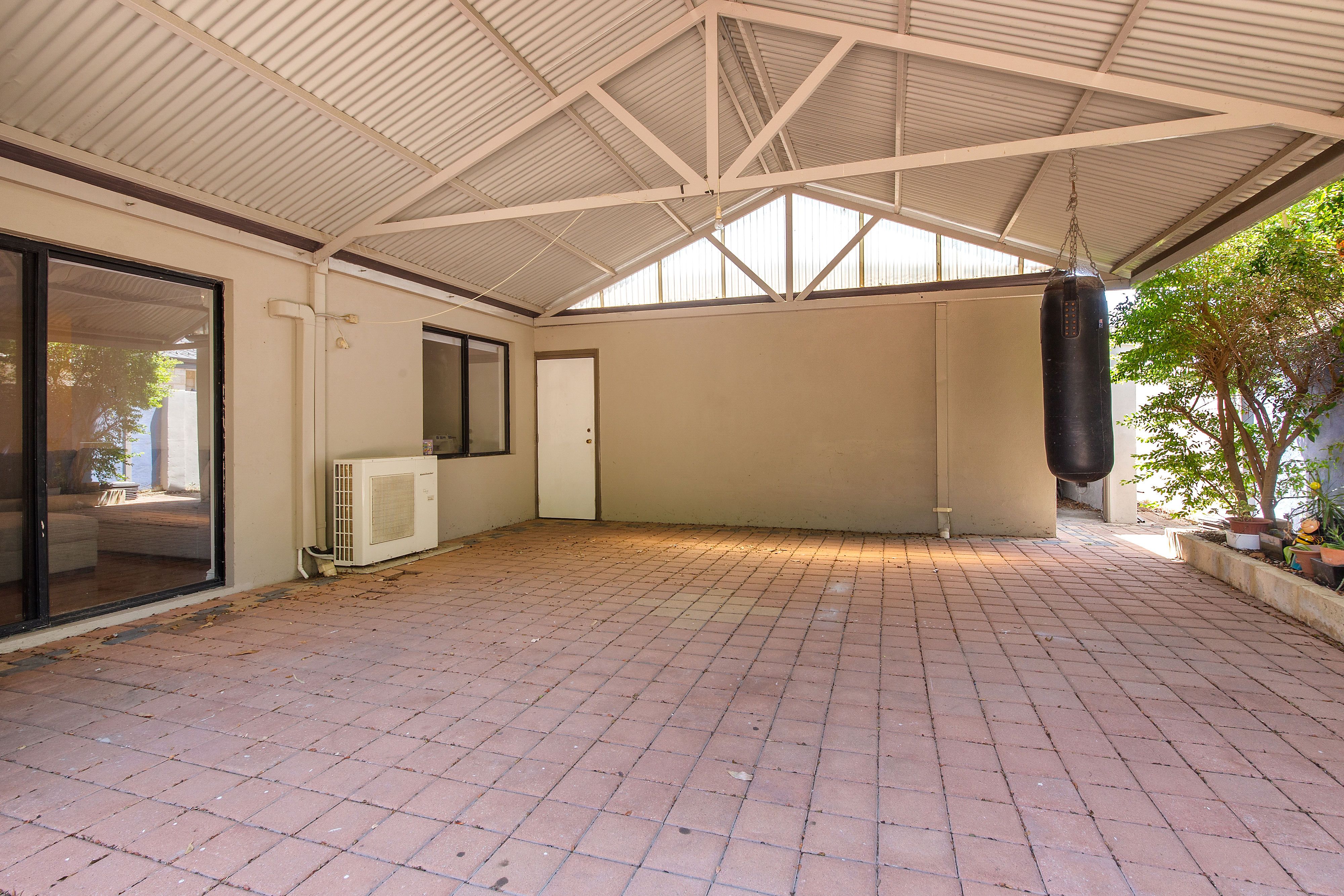 Real Estate For Sale 172 Glen Iris Drive Jandakot , WA