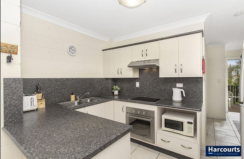 4/7 Warburton Street, North Ward Harcourts Kingsberry Townsville