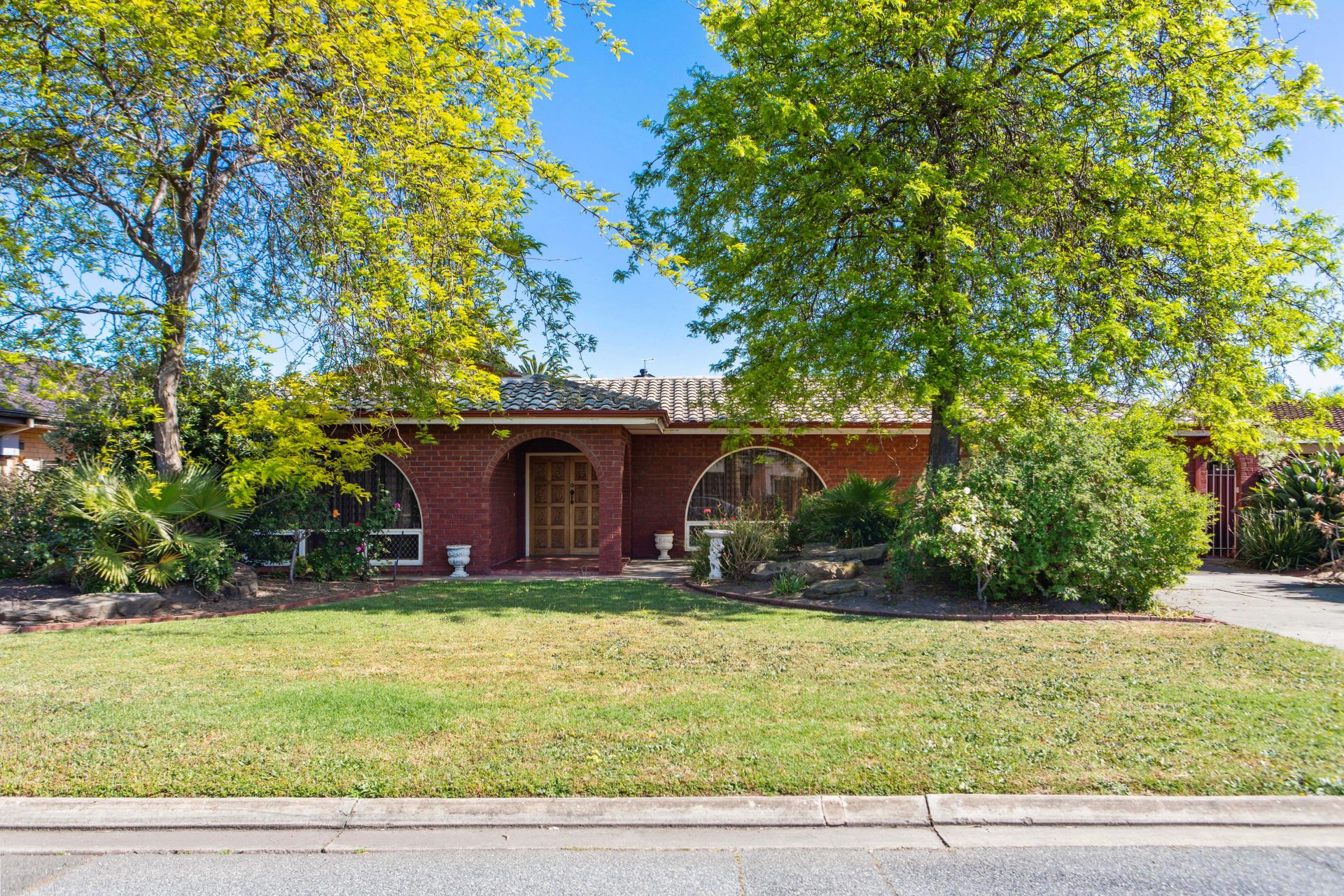 4 Hoylake Crescent, West Lakes Williams Real Estate