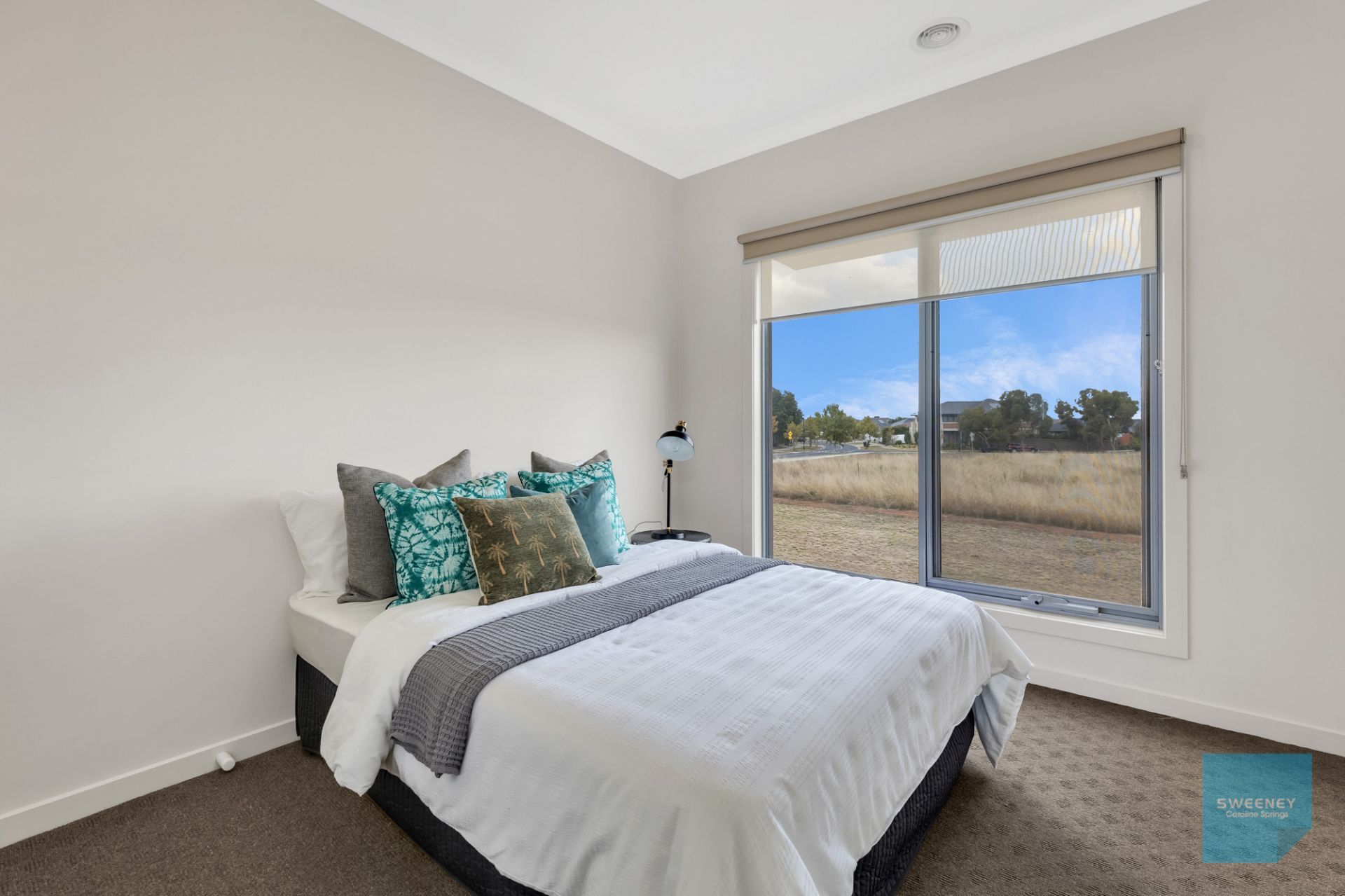 6/6977 Lancefield Drive, CAROLINE SPRINGS Sweeney Estate Agents