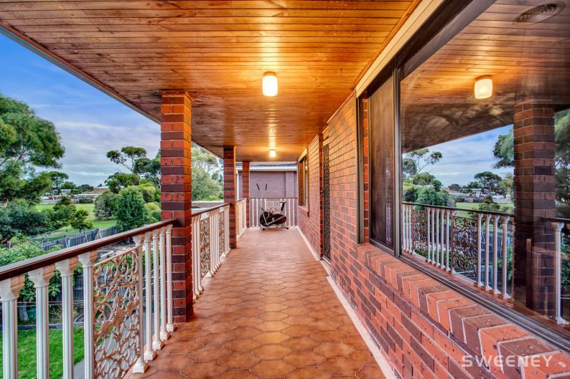 20 McIntyre Drive, ALTONA Sweeney Estate Agents