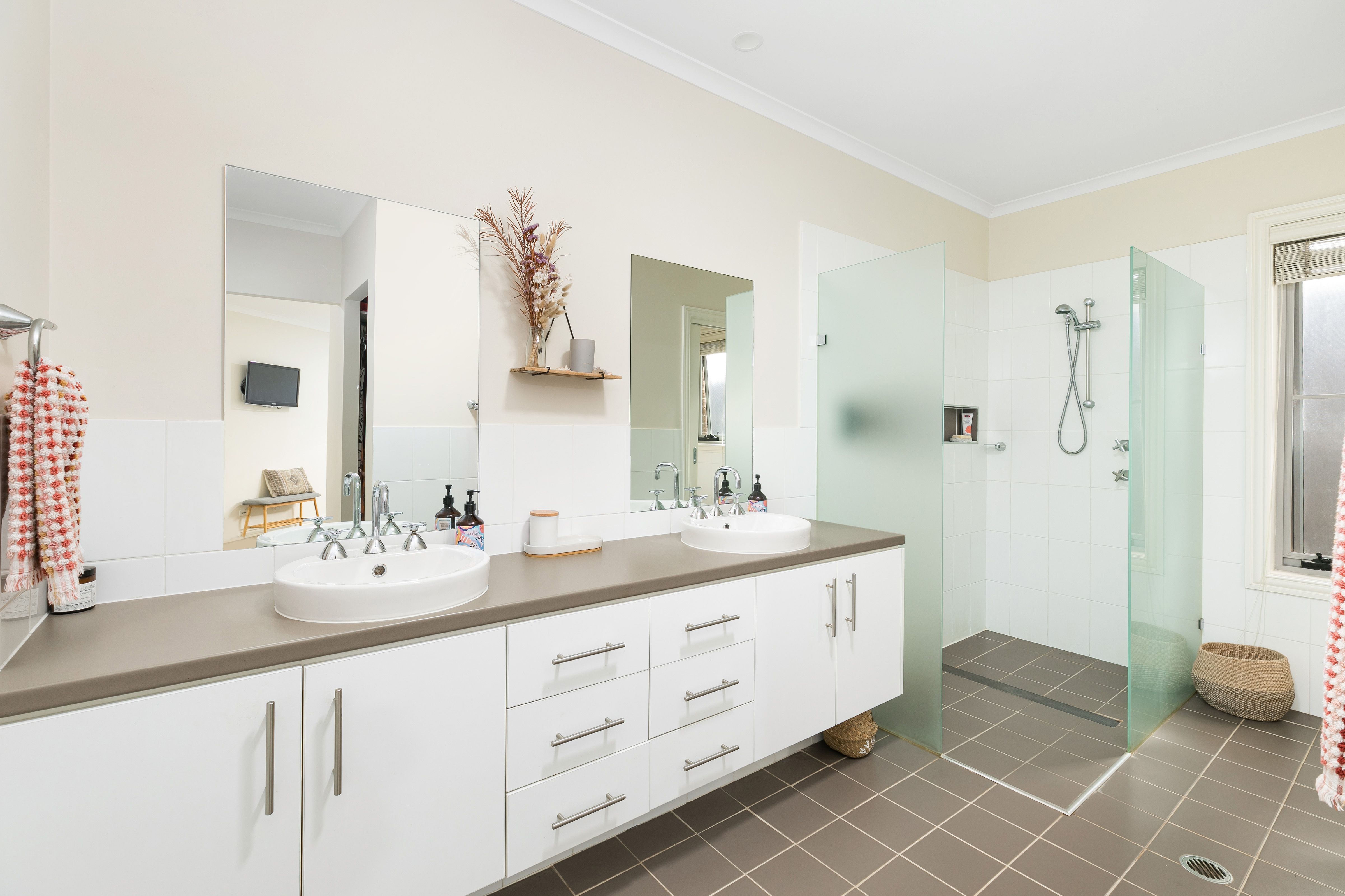 16 Arcadia Avenue, WOOLOOWARE, NSW Abode Property Agents