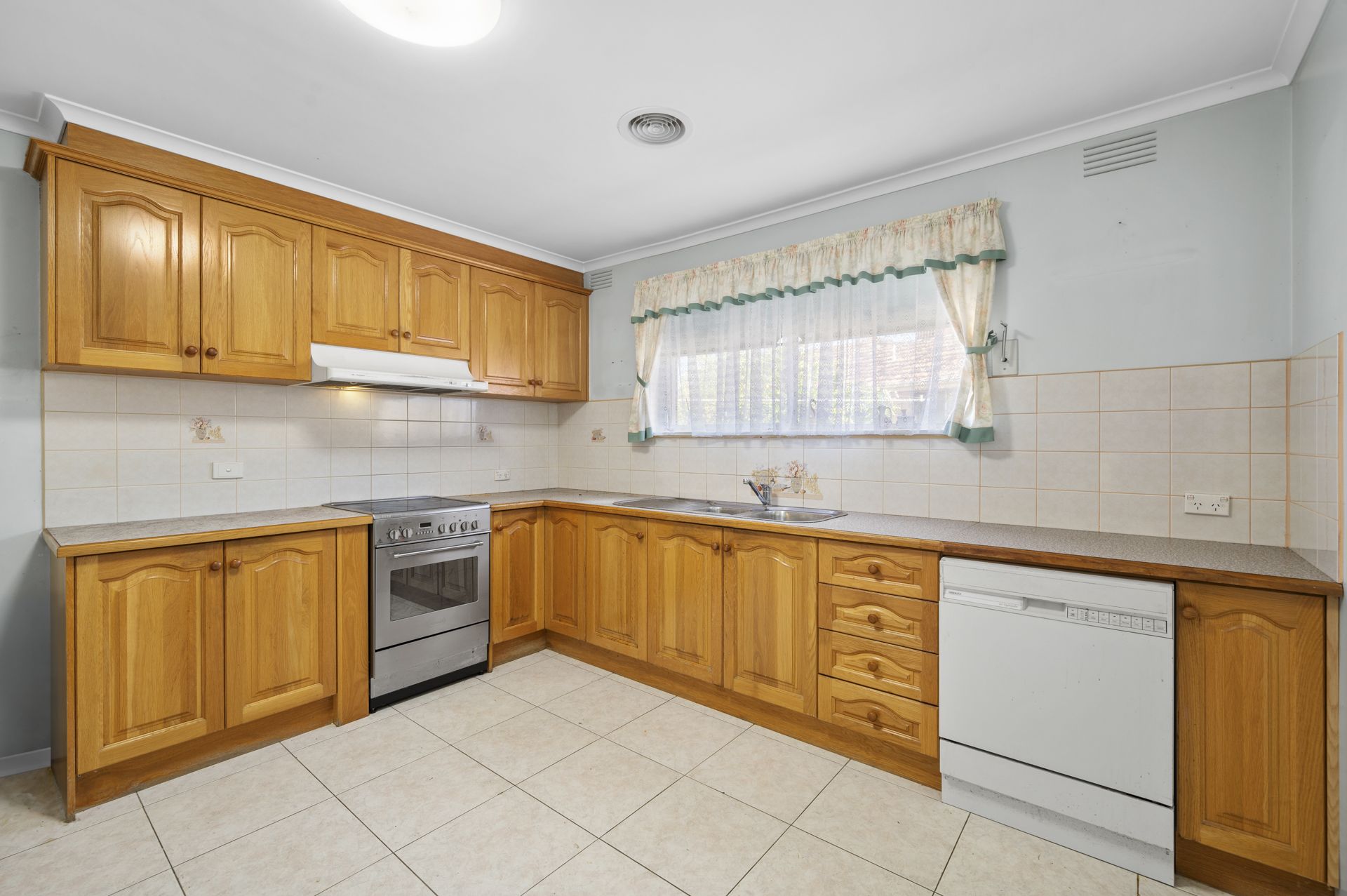 Real Estate For Sale 54 Bickley Avenue Thomastown , VIC