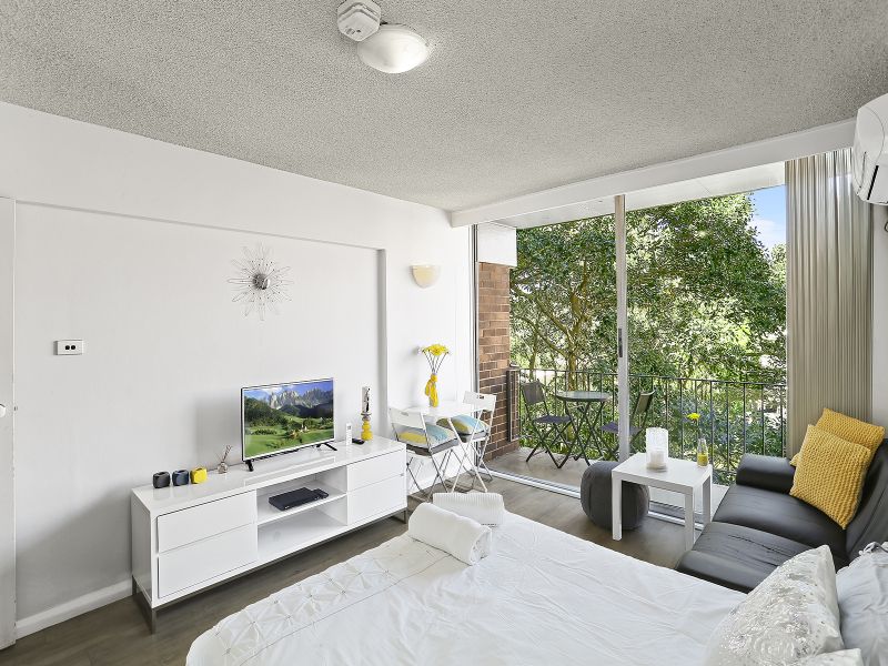 38/68 Roslyn Gardens, Elizabeth Bay Executive Style Property