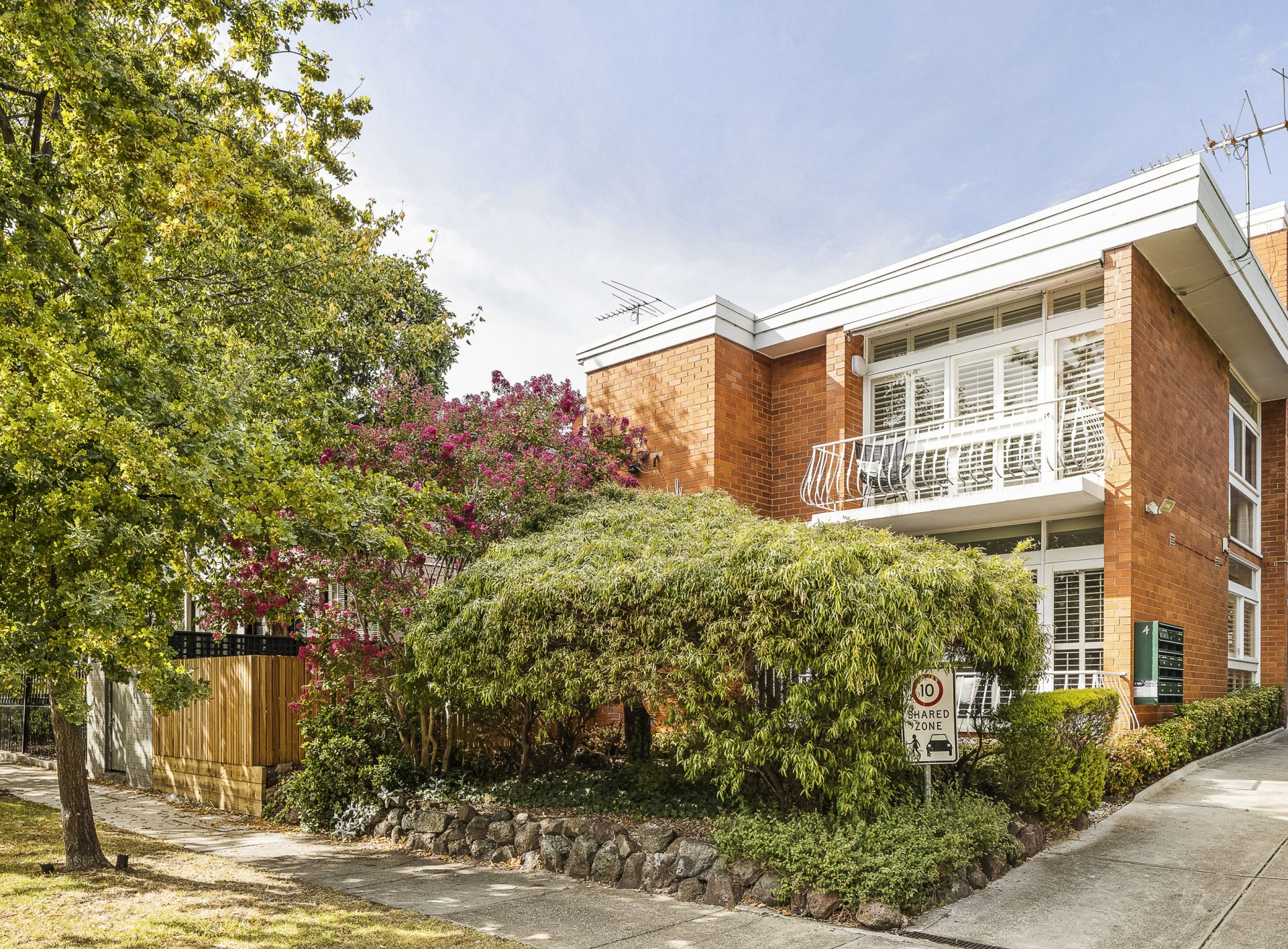 Kay & Burton 1/4 Avondale Road, Armadale