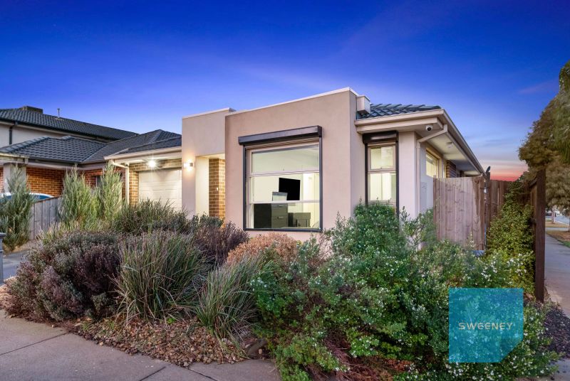 28 Aubisque Close, Fraser Rise Sweeney Estate Agents