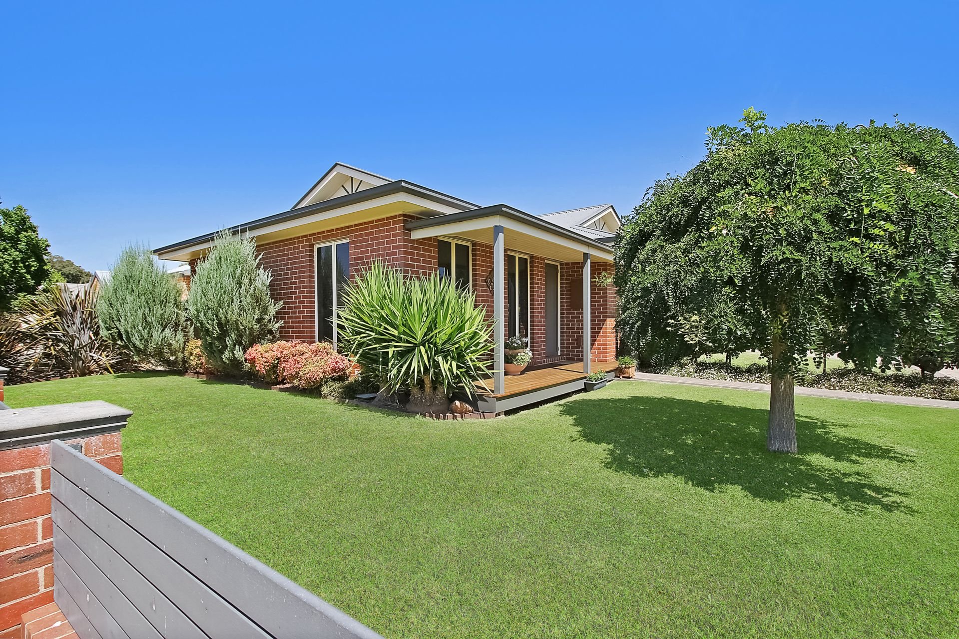1/12 Wattletree Grove, BENALLA Living Here Benalla