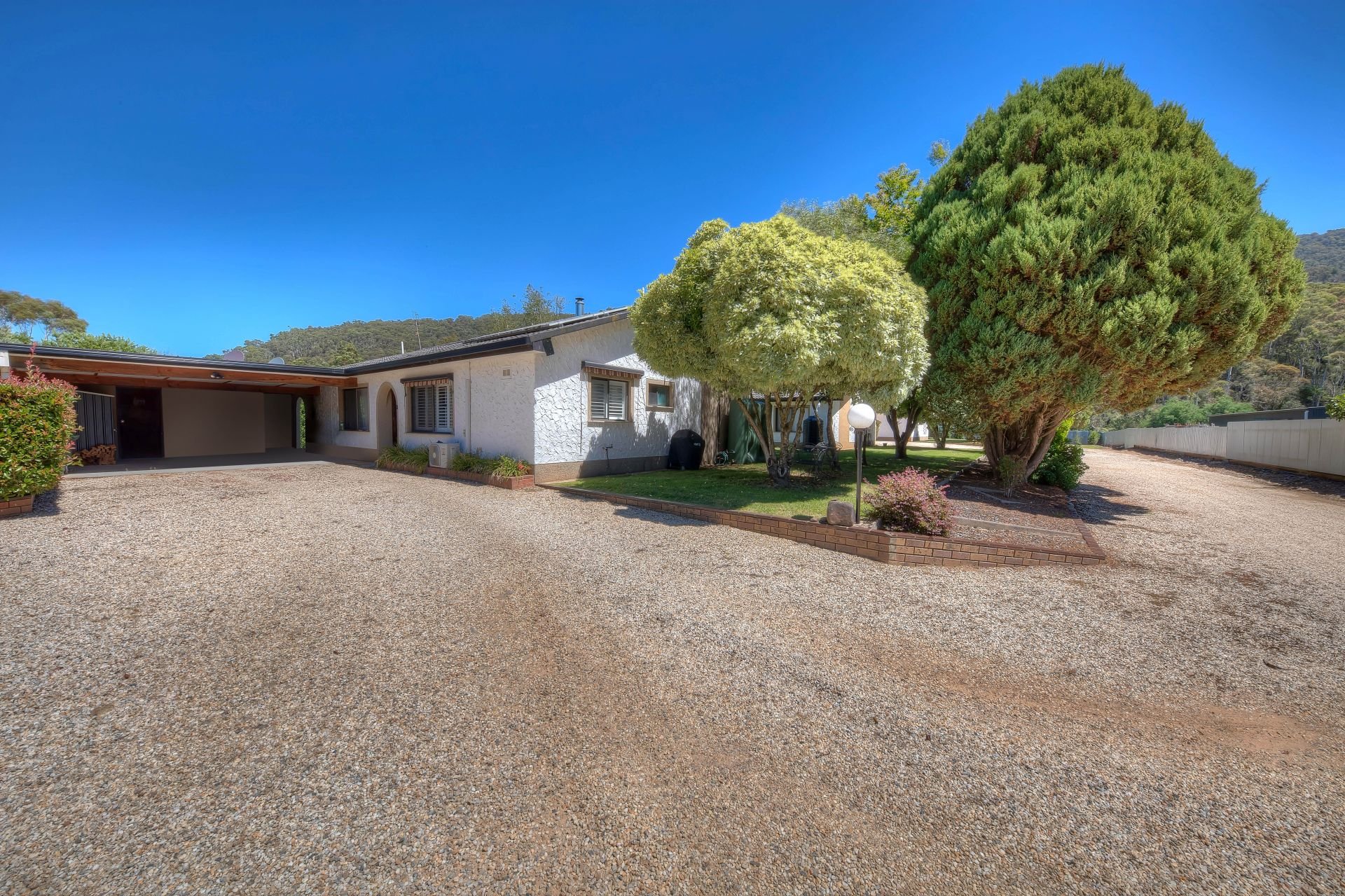 2/896 Great Alpine Road, Freeburgh Dickens Real Estate