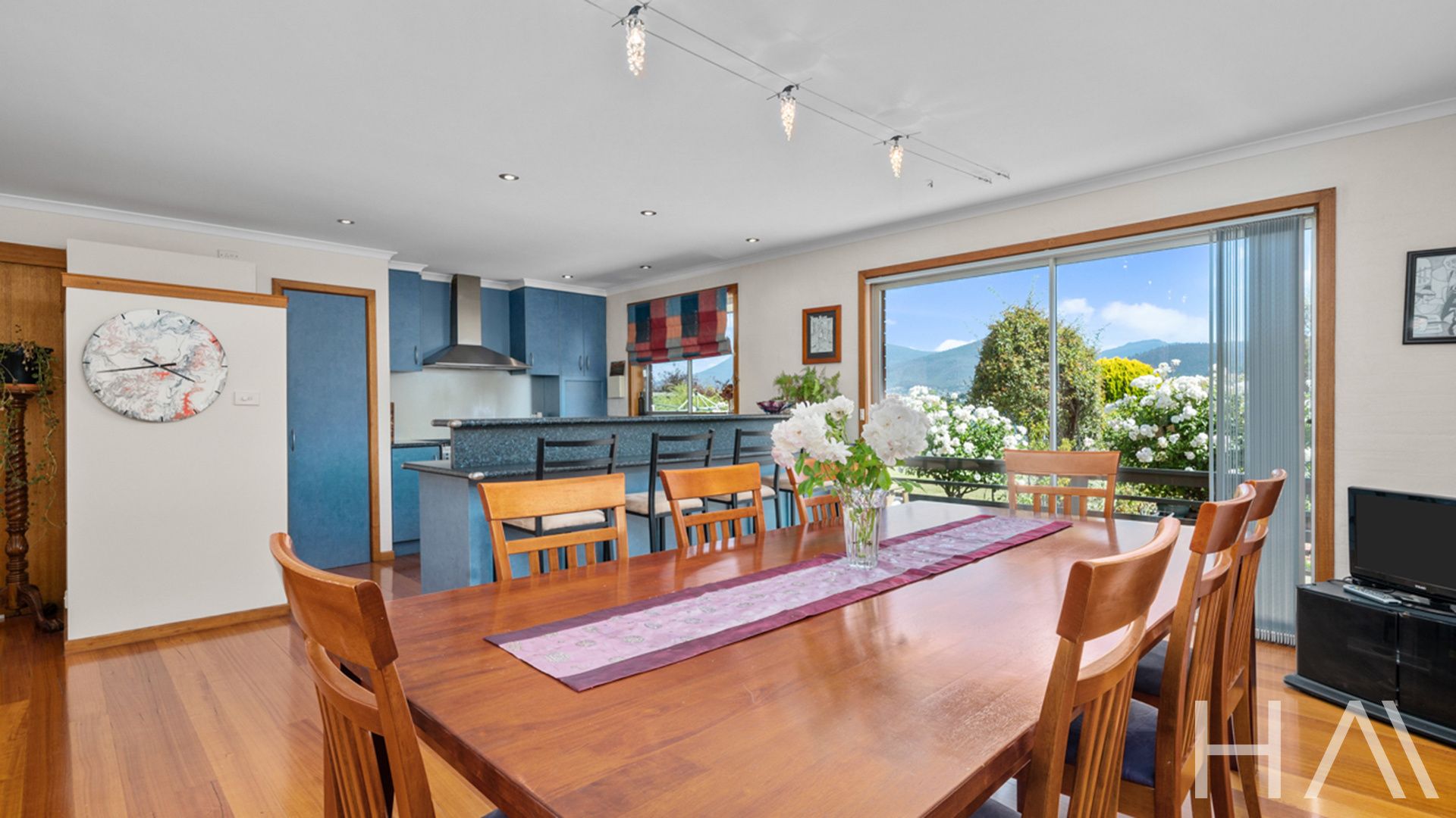 9 Sun Valley Drive, Old Beach Harrison Agents