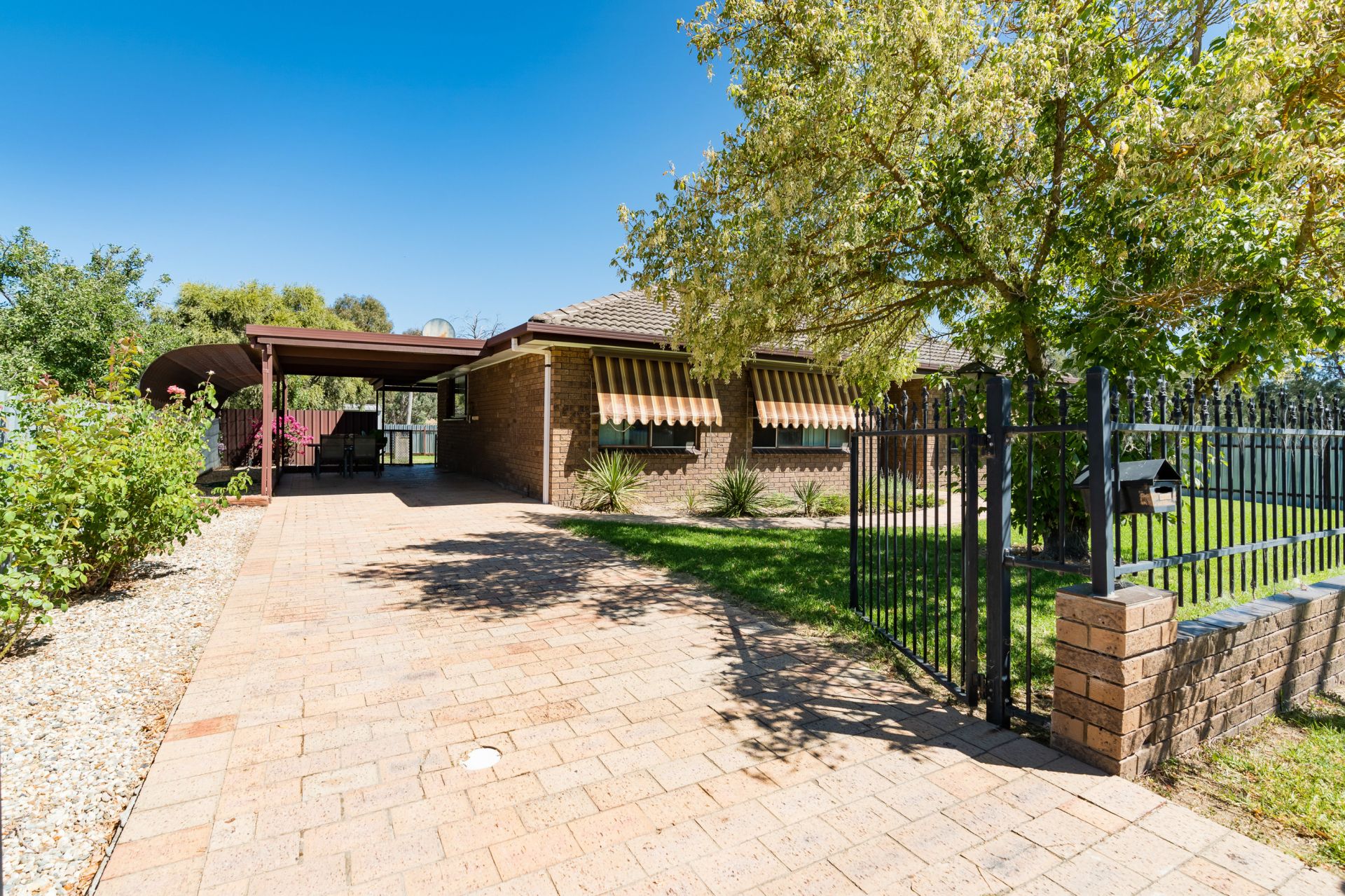 50 Young Street, Holbrook Kane Real Estate