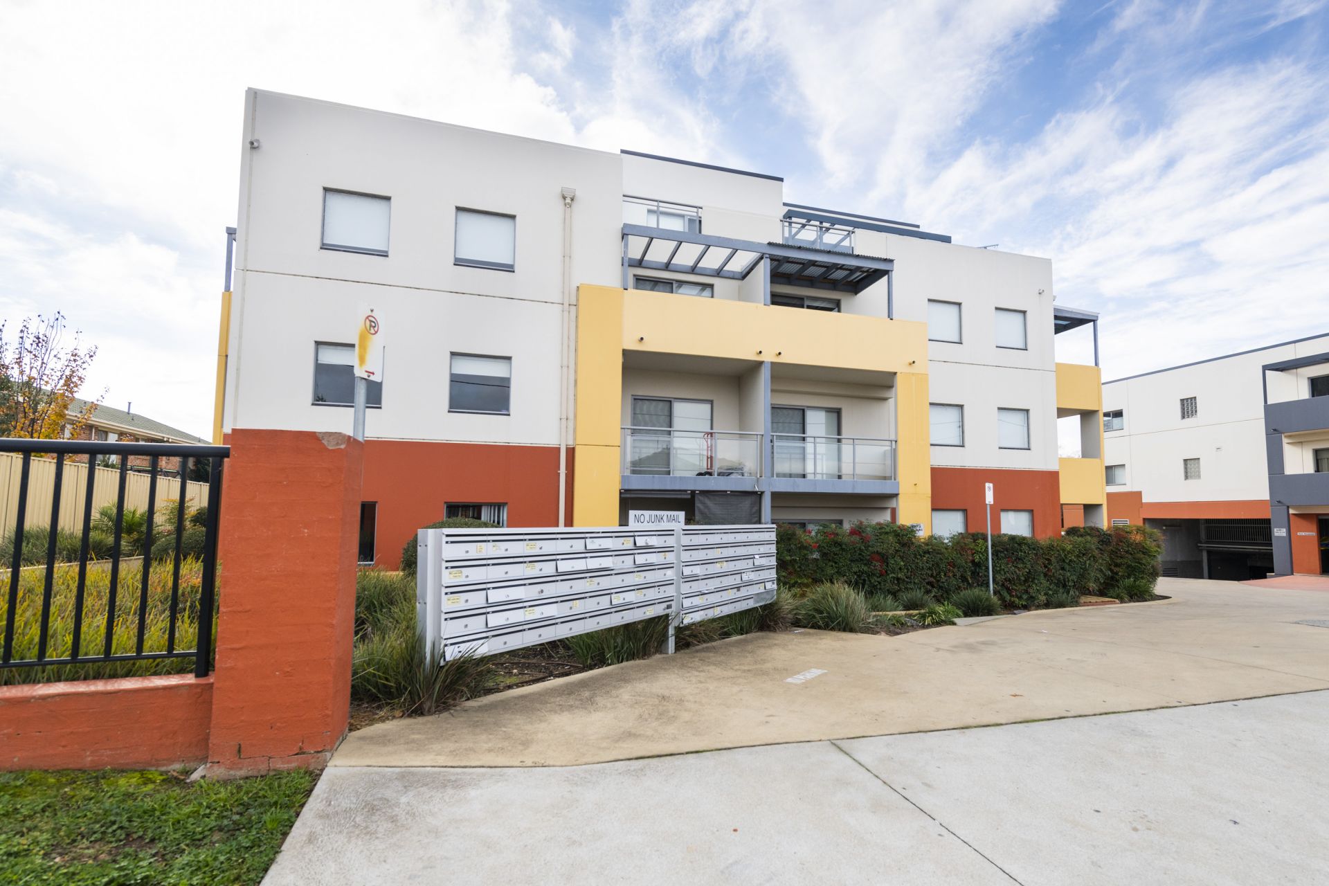 20A/17 Uriarra Road, Queanbeyan White Rhino Property