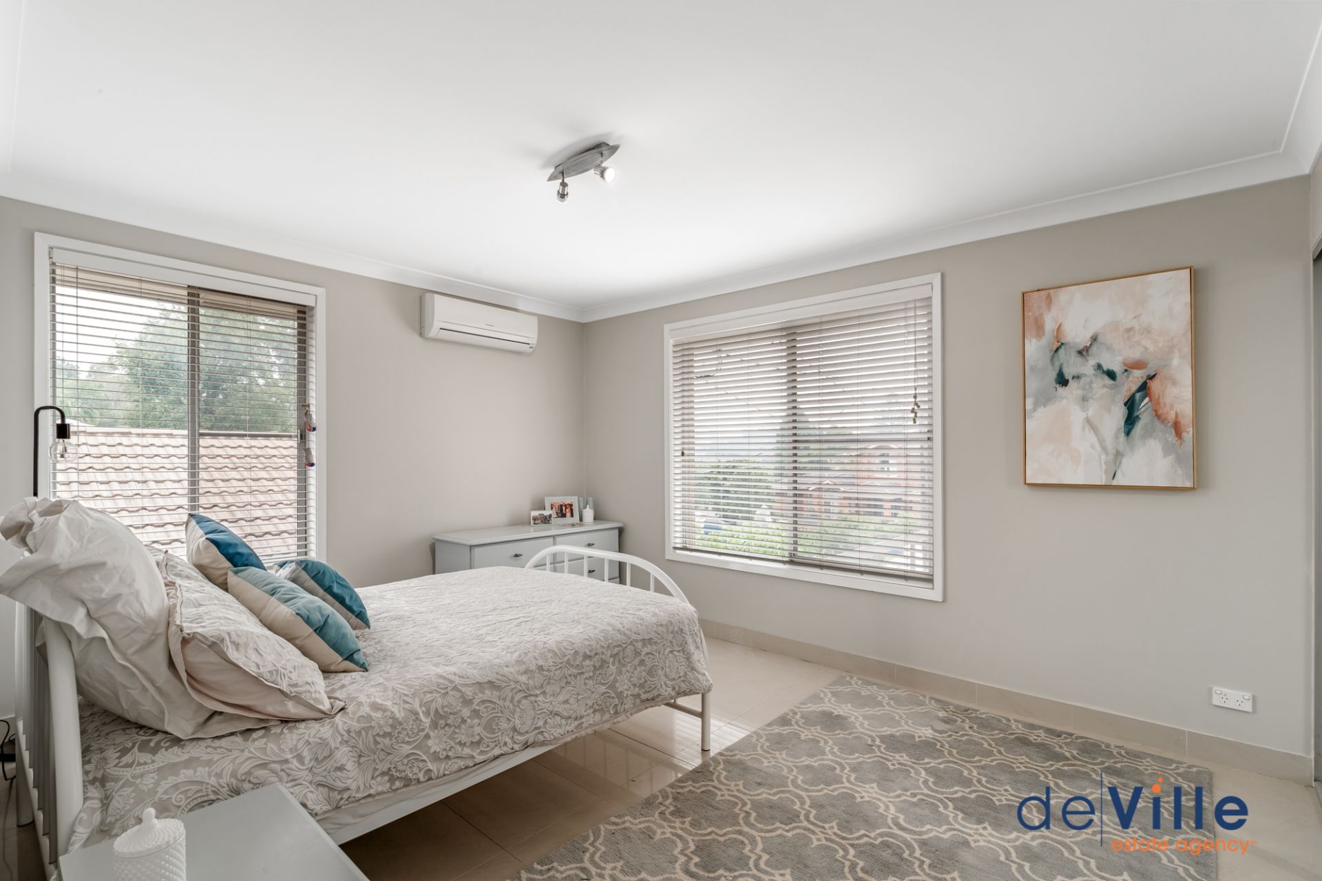 Castle Hill deVille Estate Agency