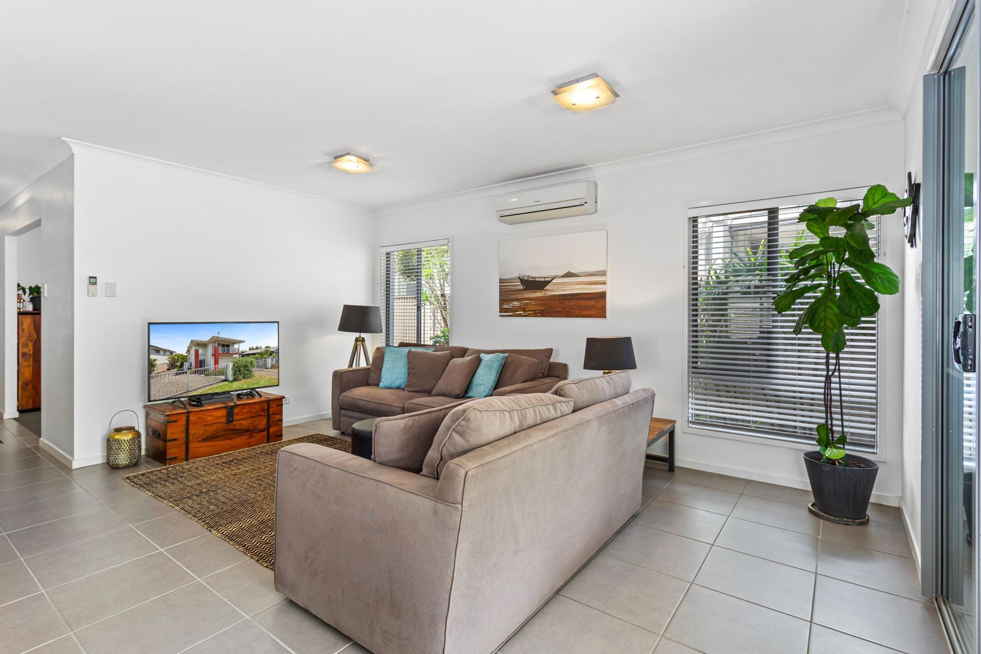 Real Estate For Lease 19 Weeroona Street Chermside , QLD