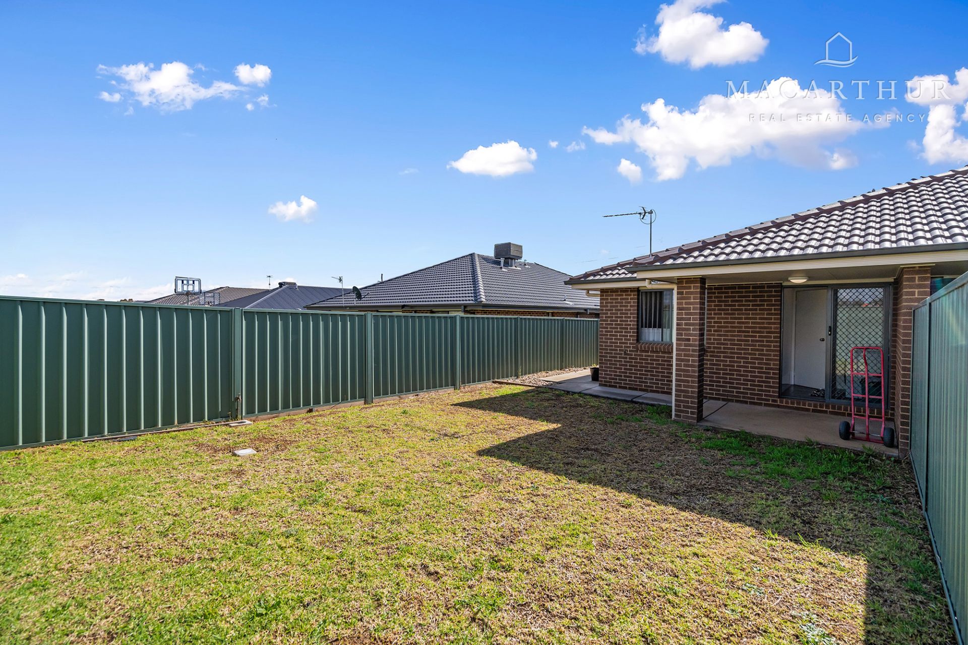 5 & 5A Hazelwood Drive, Forest Hill Macarthur Real Estate Agency