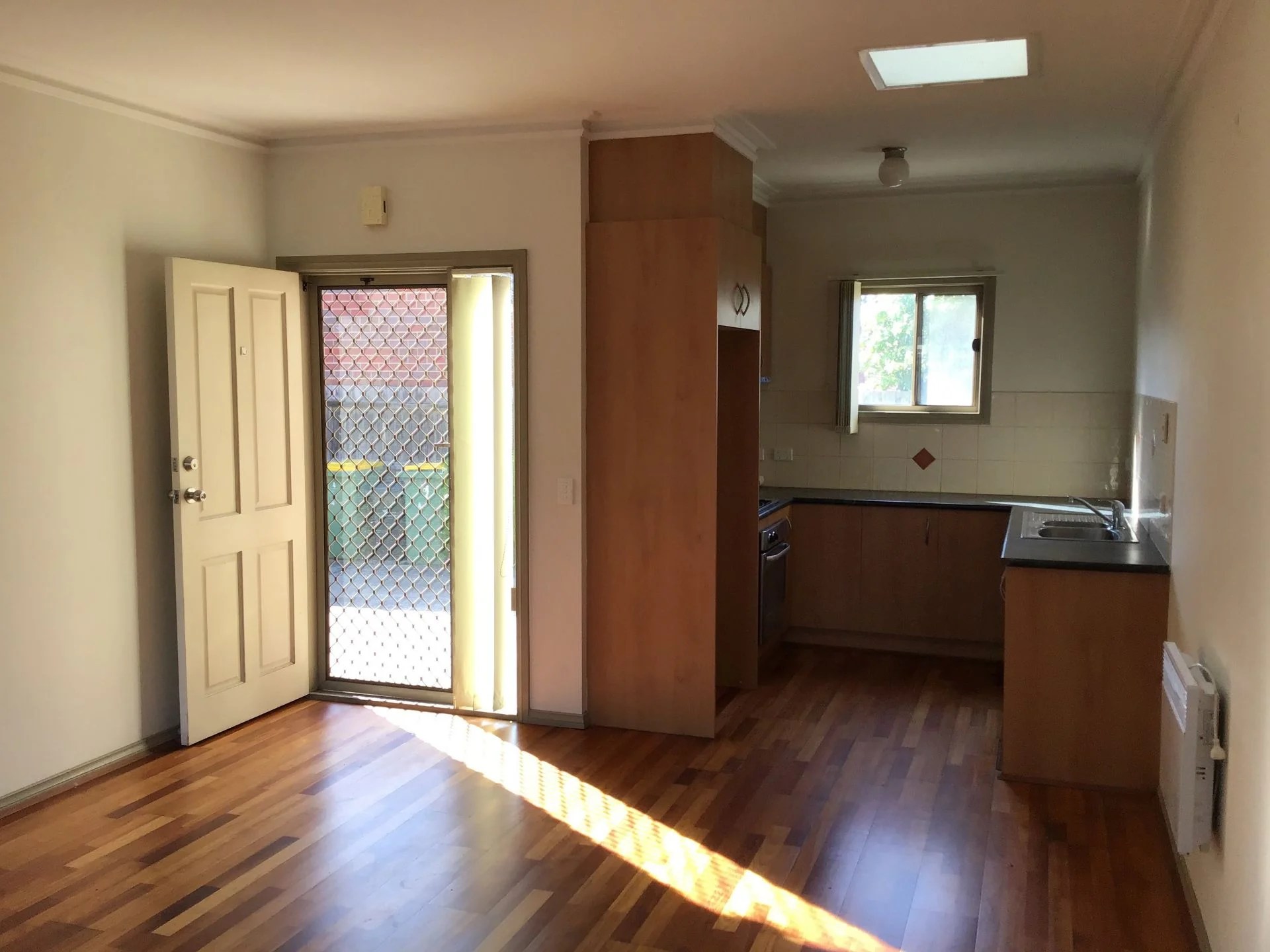 Real Estate For Lease 3/42 Street Reservoir , VIC