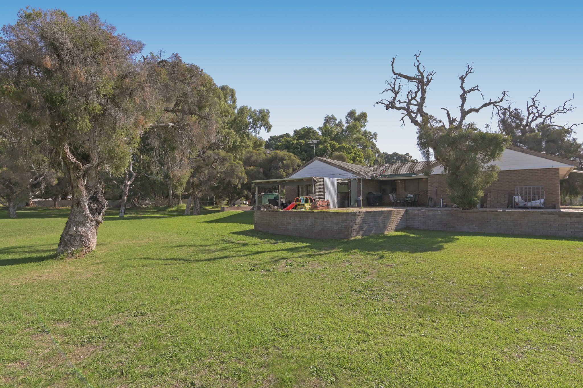 Real Estate For Sale 6 Hatch Court Harrisdale , WA