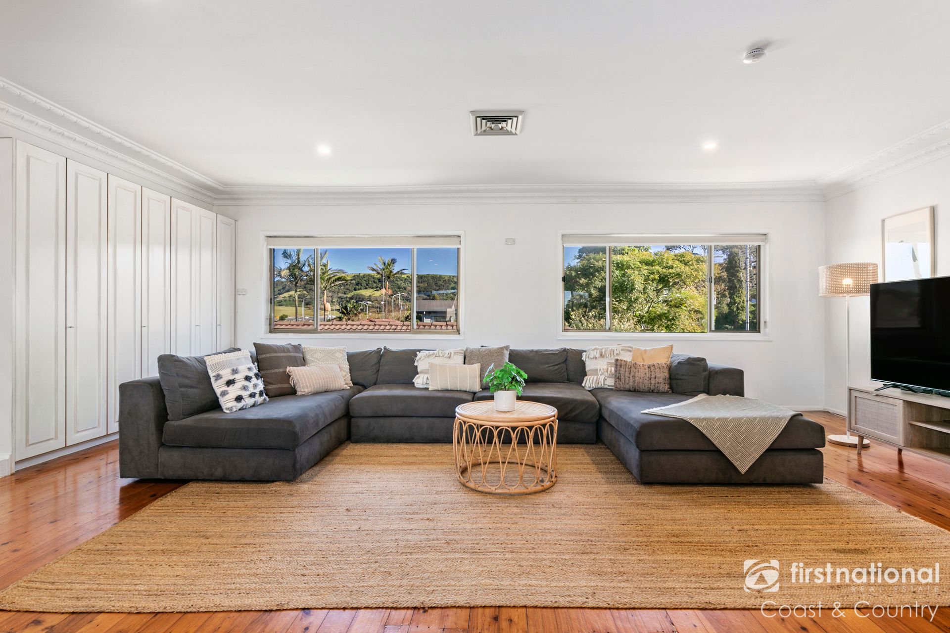 8 South Kiama Drive, Kiama Heights First National Coast & Country