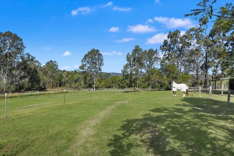 Real Estate For Sale 2 Days Road West Wights Mountain , QLD