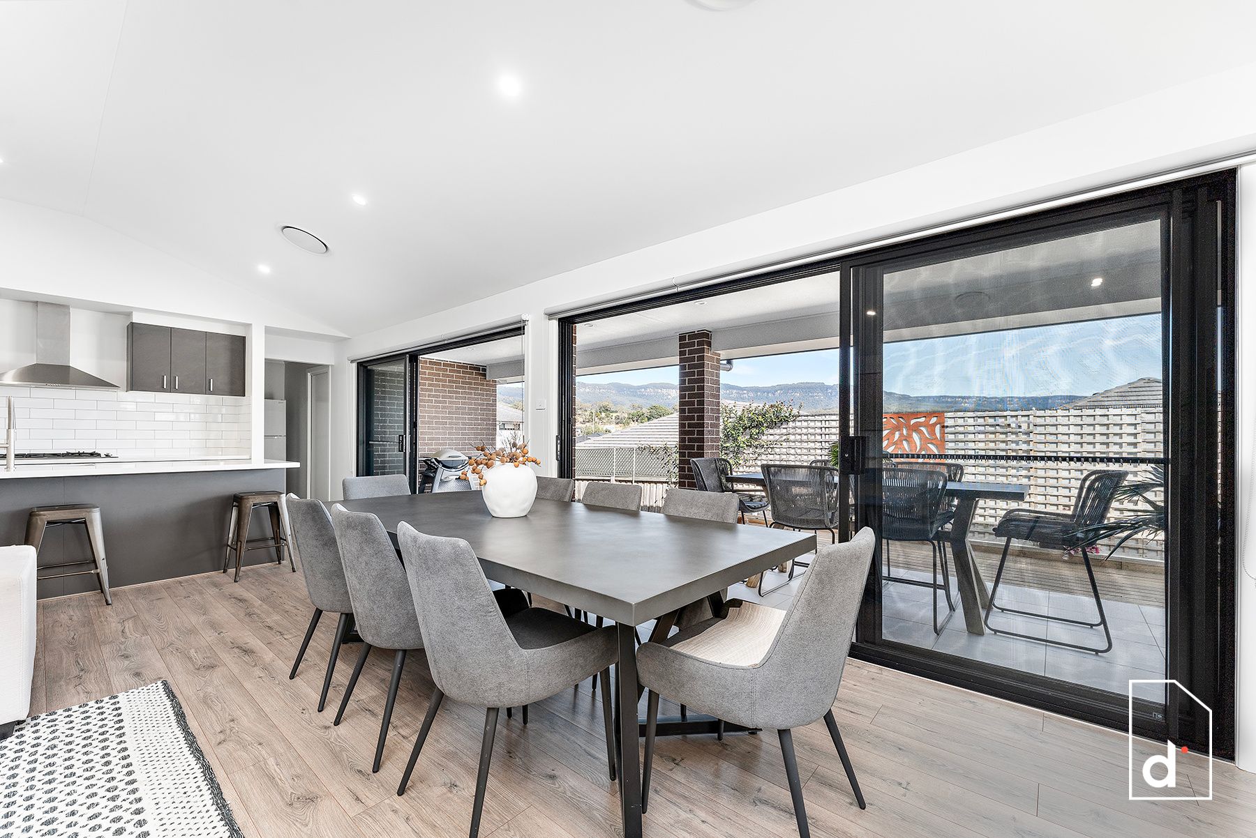 Sold property 975000 for 8 Huskisson Street Tullimbar , NSW 2527