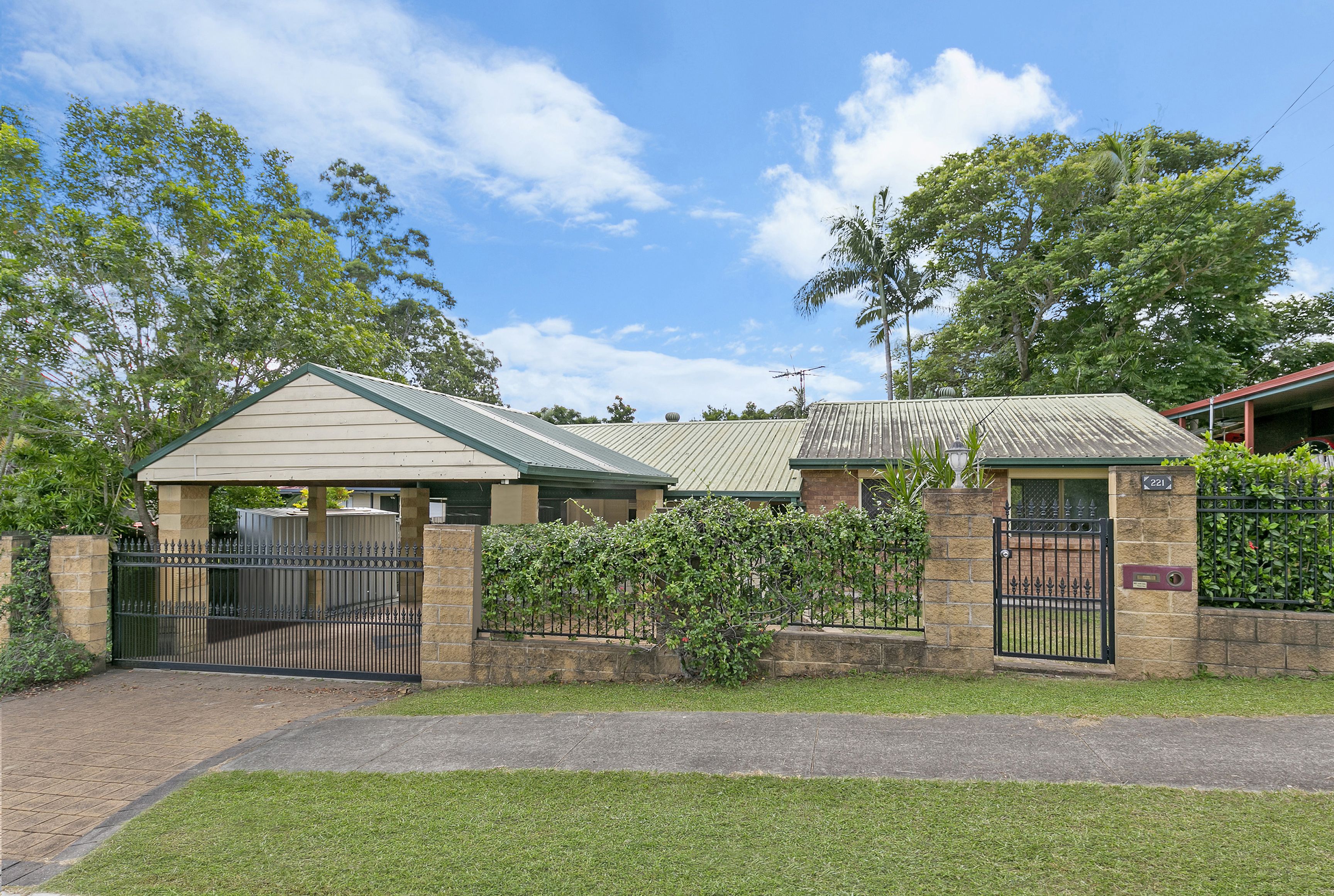 Real Estate For Sale 221 Upper Lyndale Street SHAILER PARK , QLD