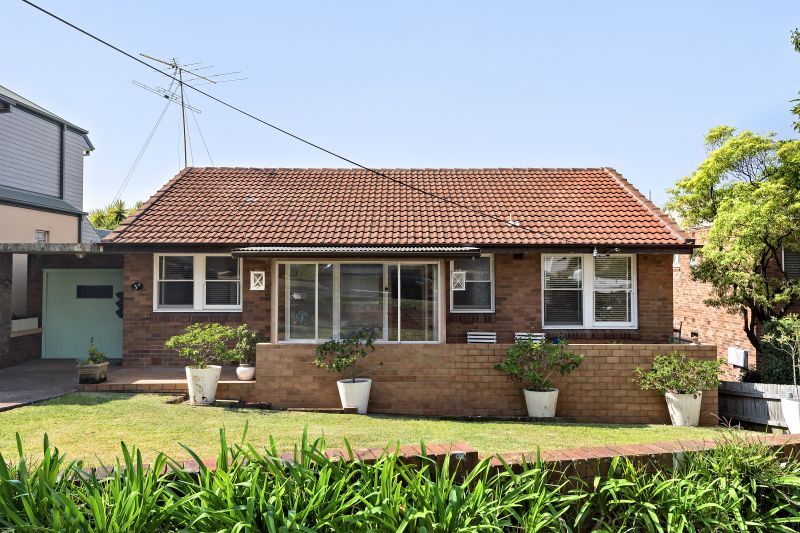 Real Estate For Sale 38 Undercliff Road Freshwater , NSW