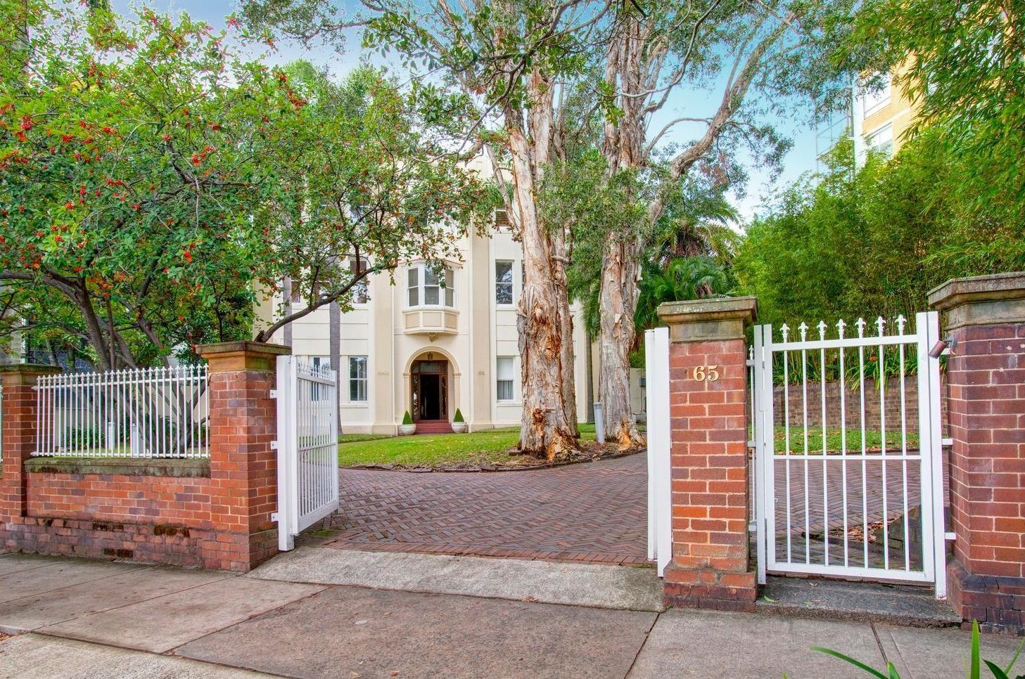 Sold 2/65 Darling Point Road Darling Point , NSW 2027