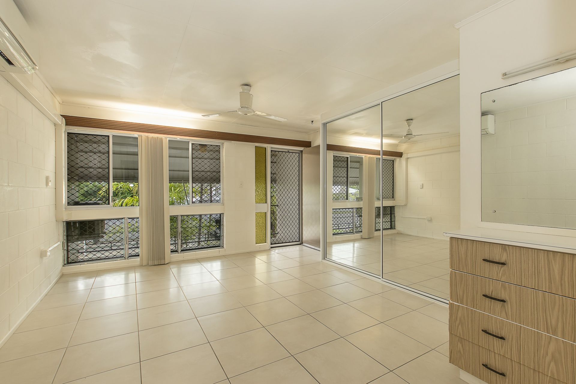 2/24 Bayswater Terrace, Hyde Park Harcourts Kingsberry Townsville