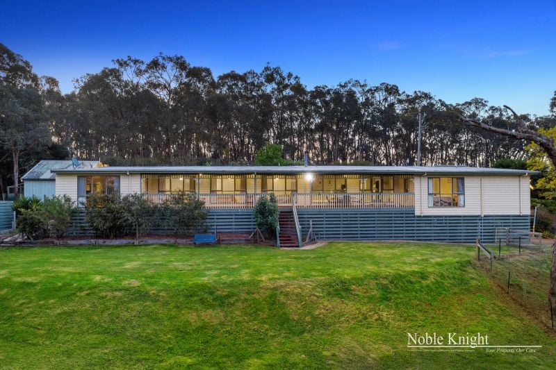 Sold property 1,110,000 for 40 Flora Crescent St Andrews , VIC 3761