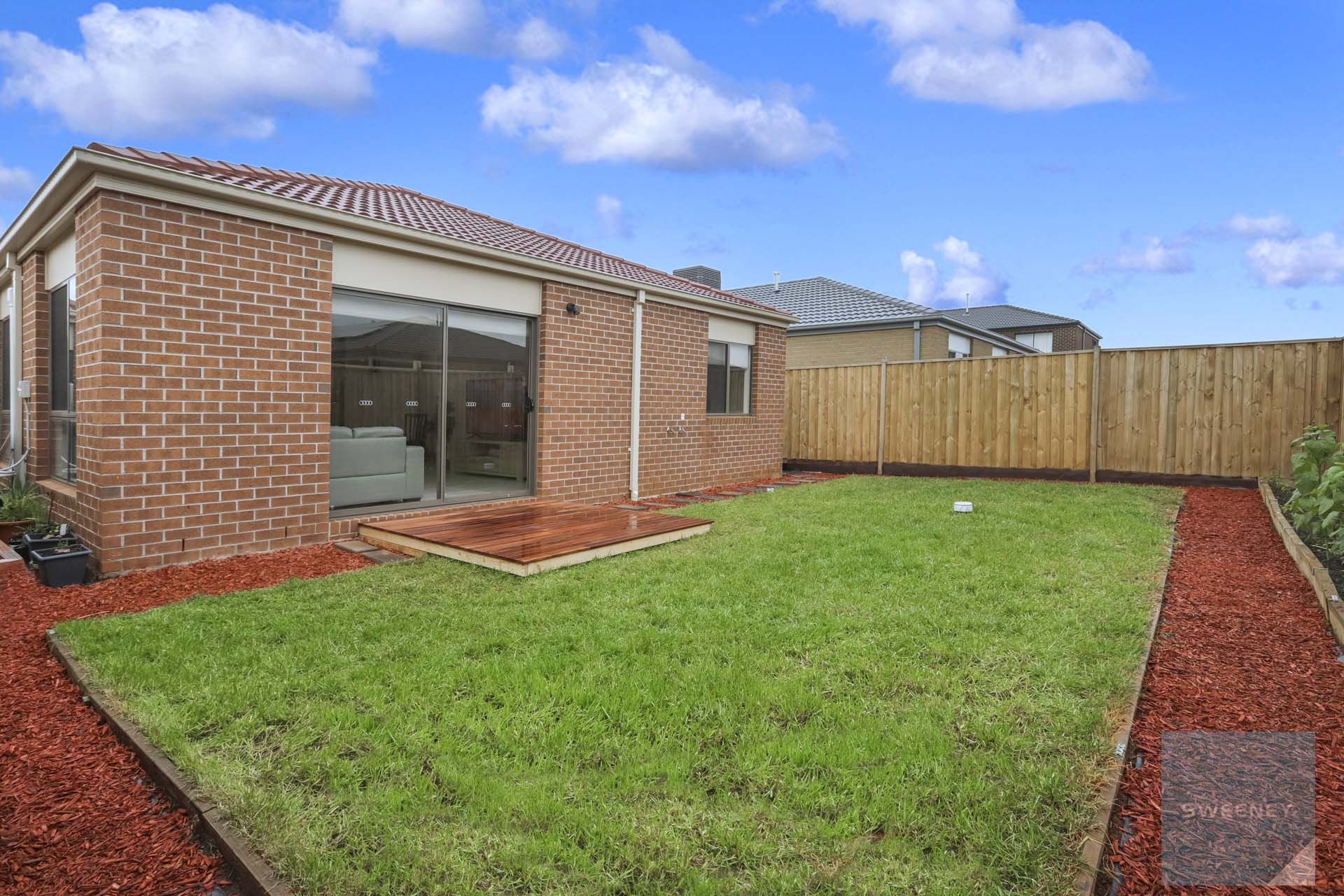 11 Peat Avenue, THORNHILL PARK Sweeney Estate Agents