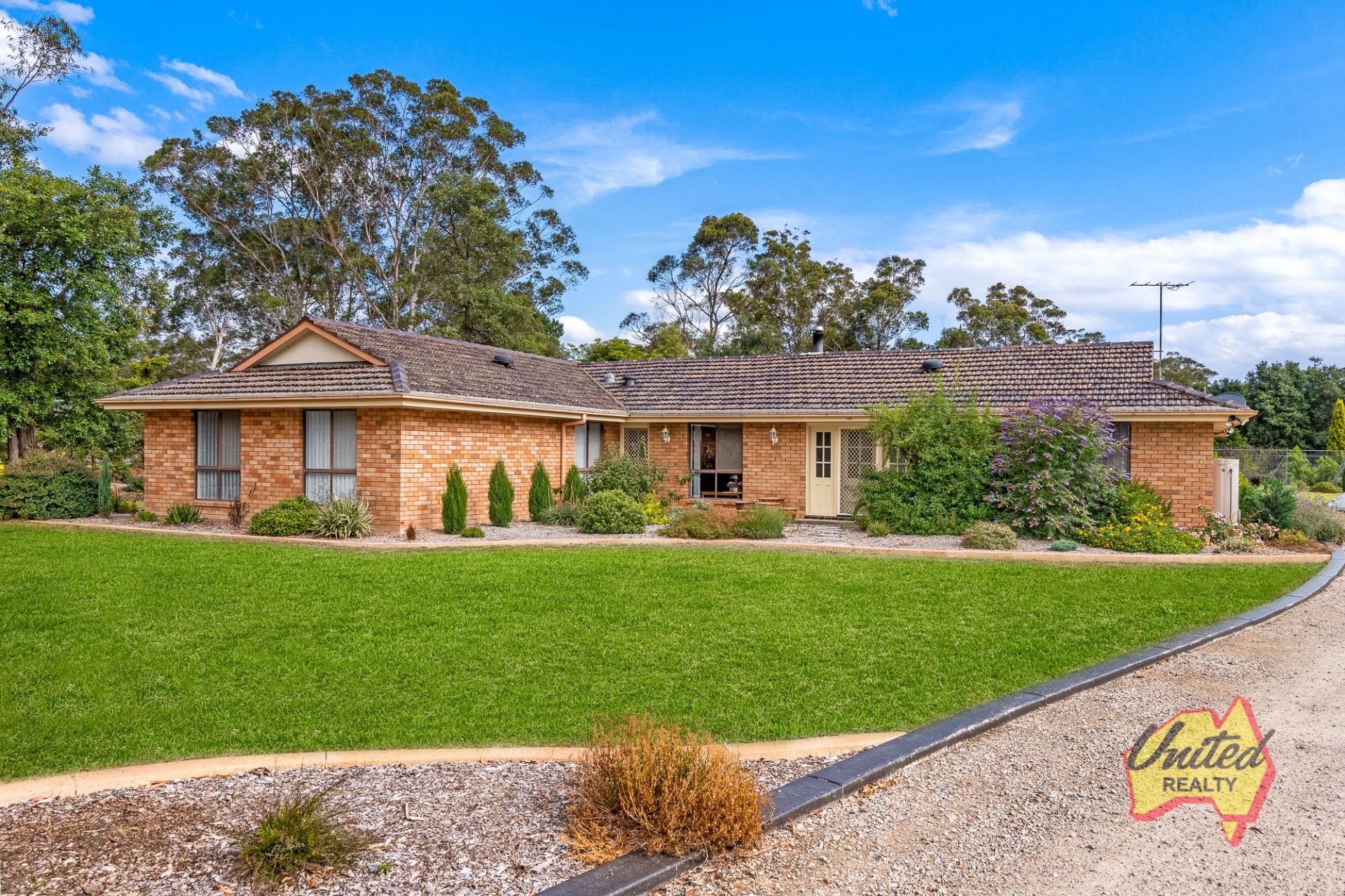 195 Binalong Road, Belimbla Park United Realty