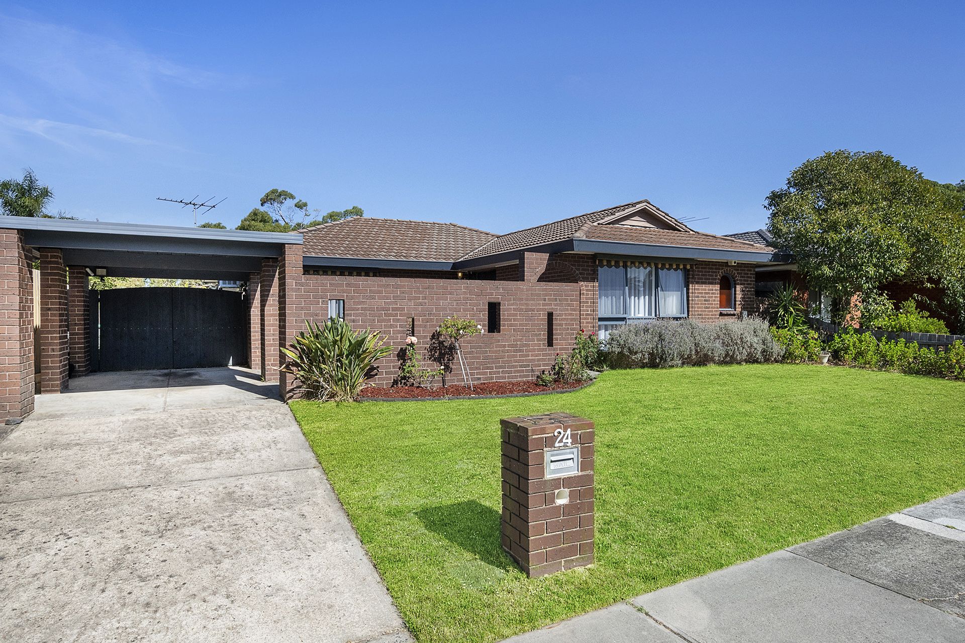 24 Dunsterville Crescent, Frankston OBrien Real Estate