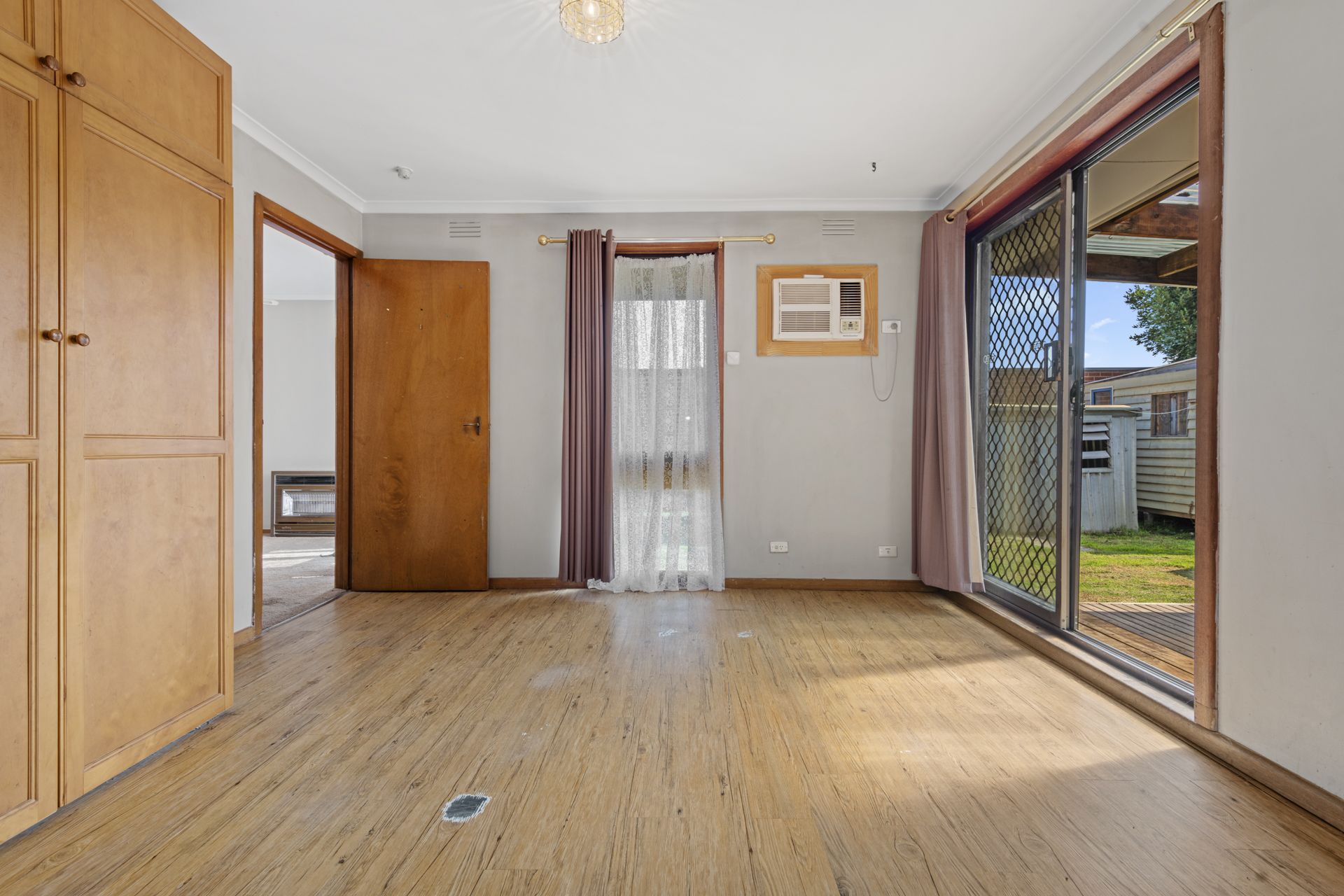 Real Estate For Sale 22 Cumberland Crescent Thomastown , VIC