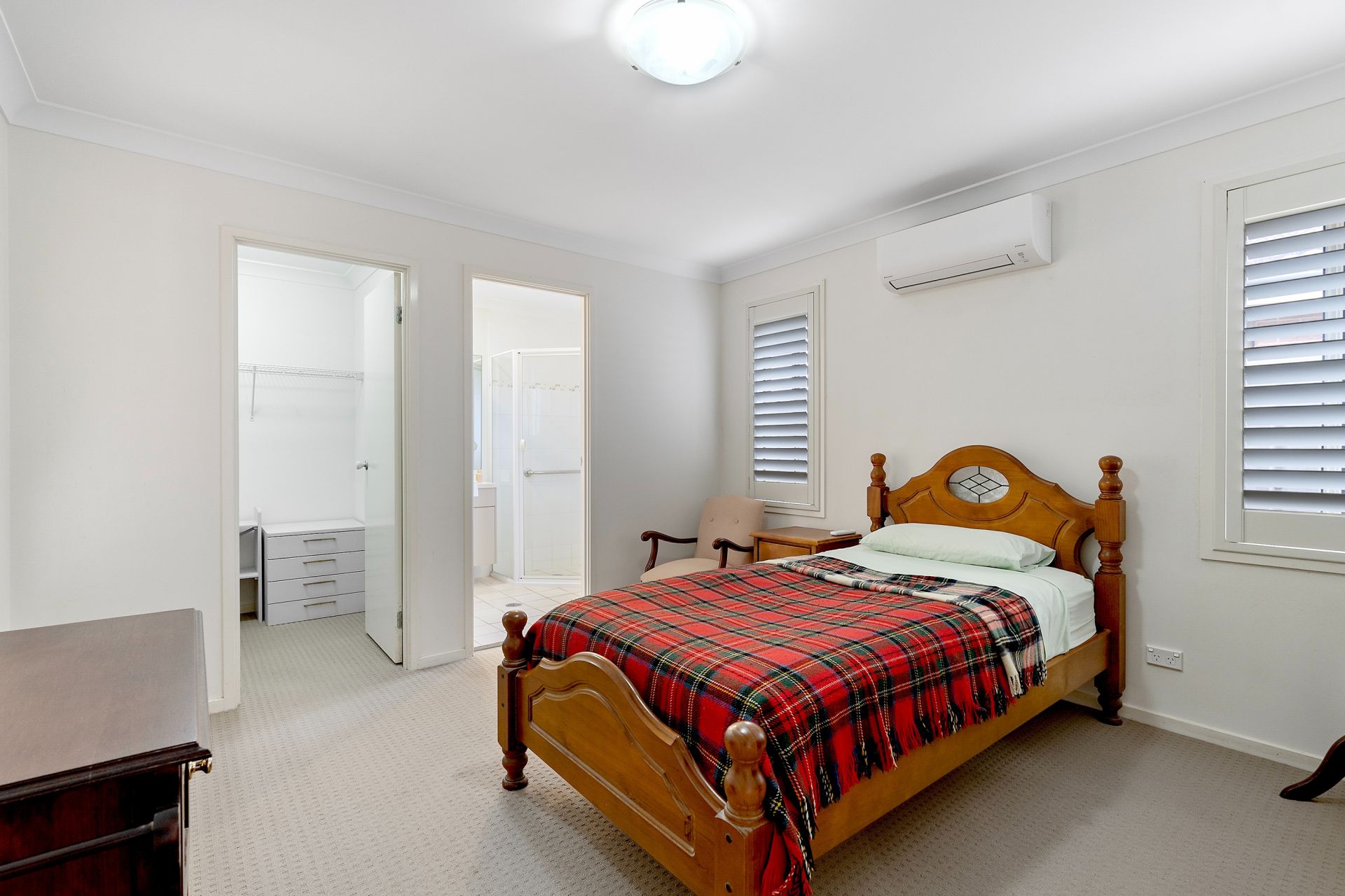 Real Estate For Sale 71 Clydesdale Street Wadalba , NSW