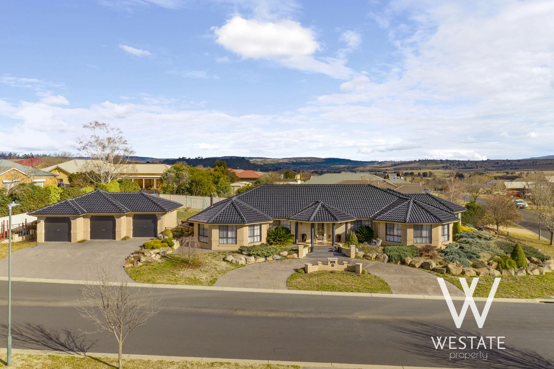 7 Oaklands Drive, Llanarth Westate Property