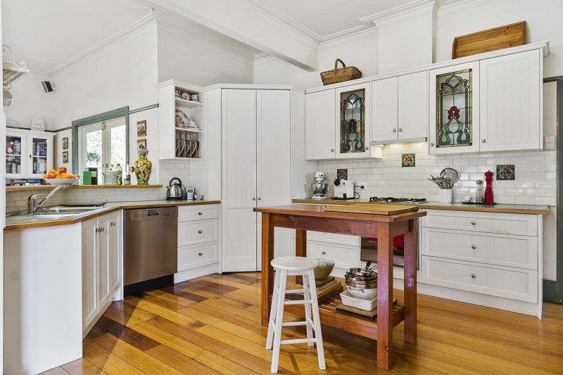 25 Kintore Crescent, Box Hill Mandy Lee Real Estate