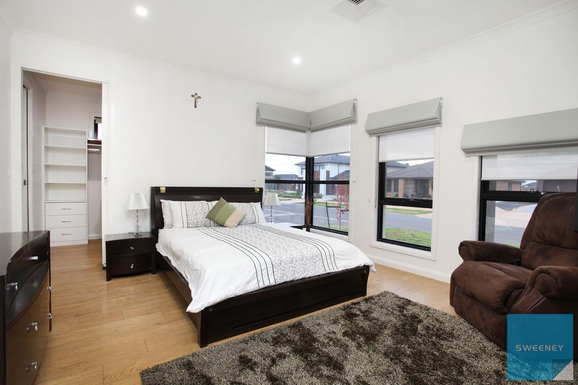 50 Woodlea Boulevard, ROCKBANK Sweeney Estate Agents