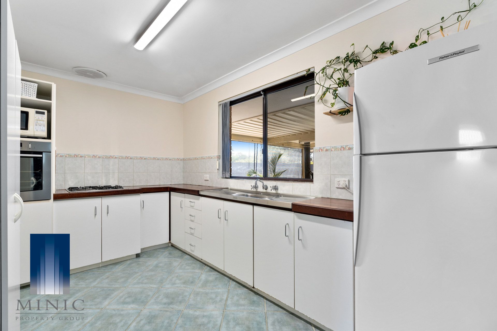 Real Estate For Sale 10 Greenough Way Gosnells , WA