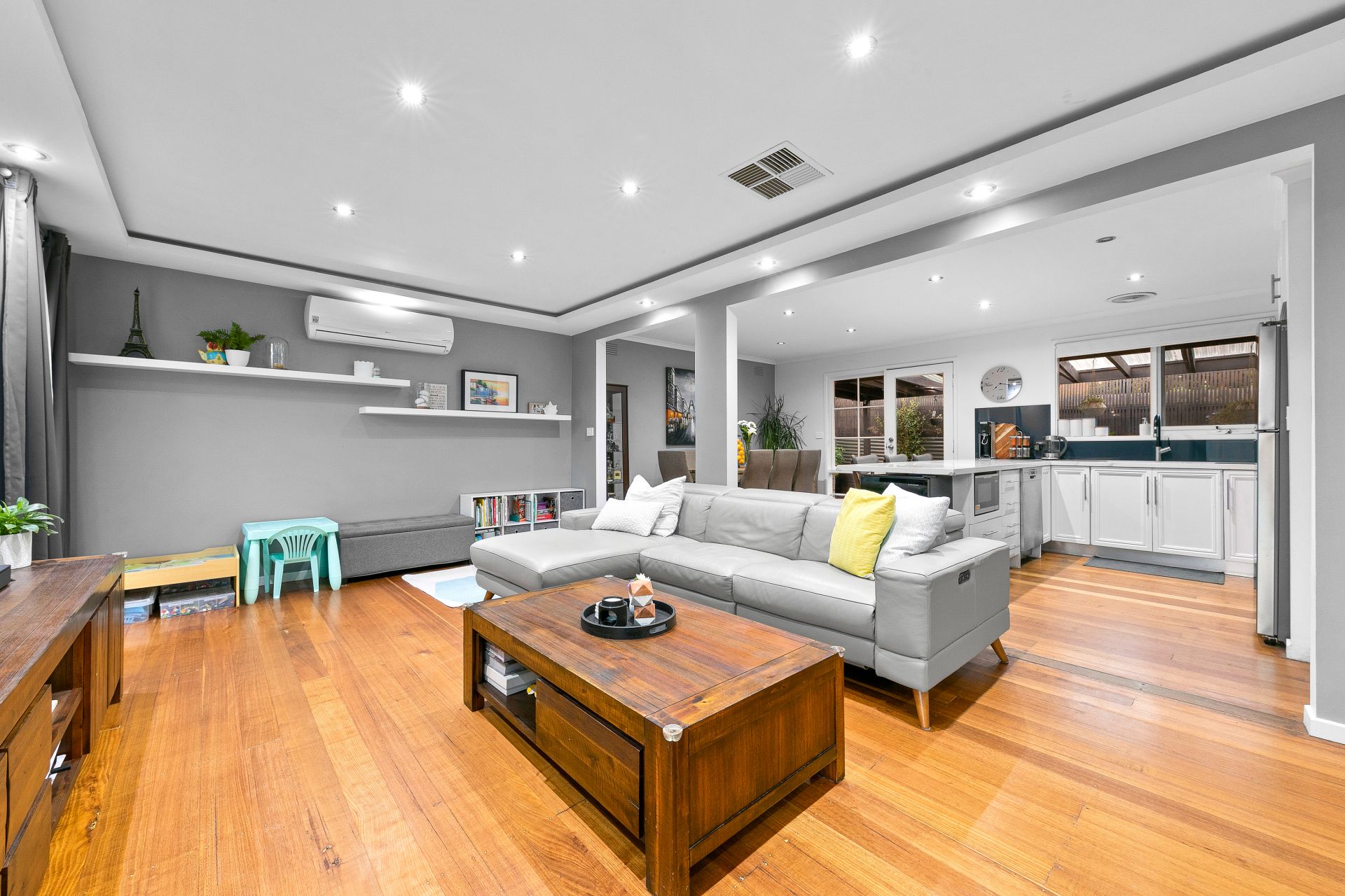 12 Robert Molyneux Avenue, Endeavour Hills OBrien Real Estate