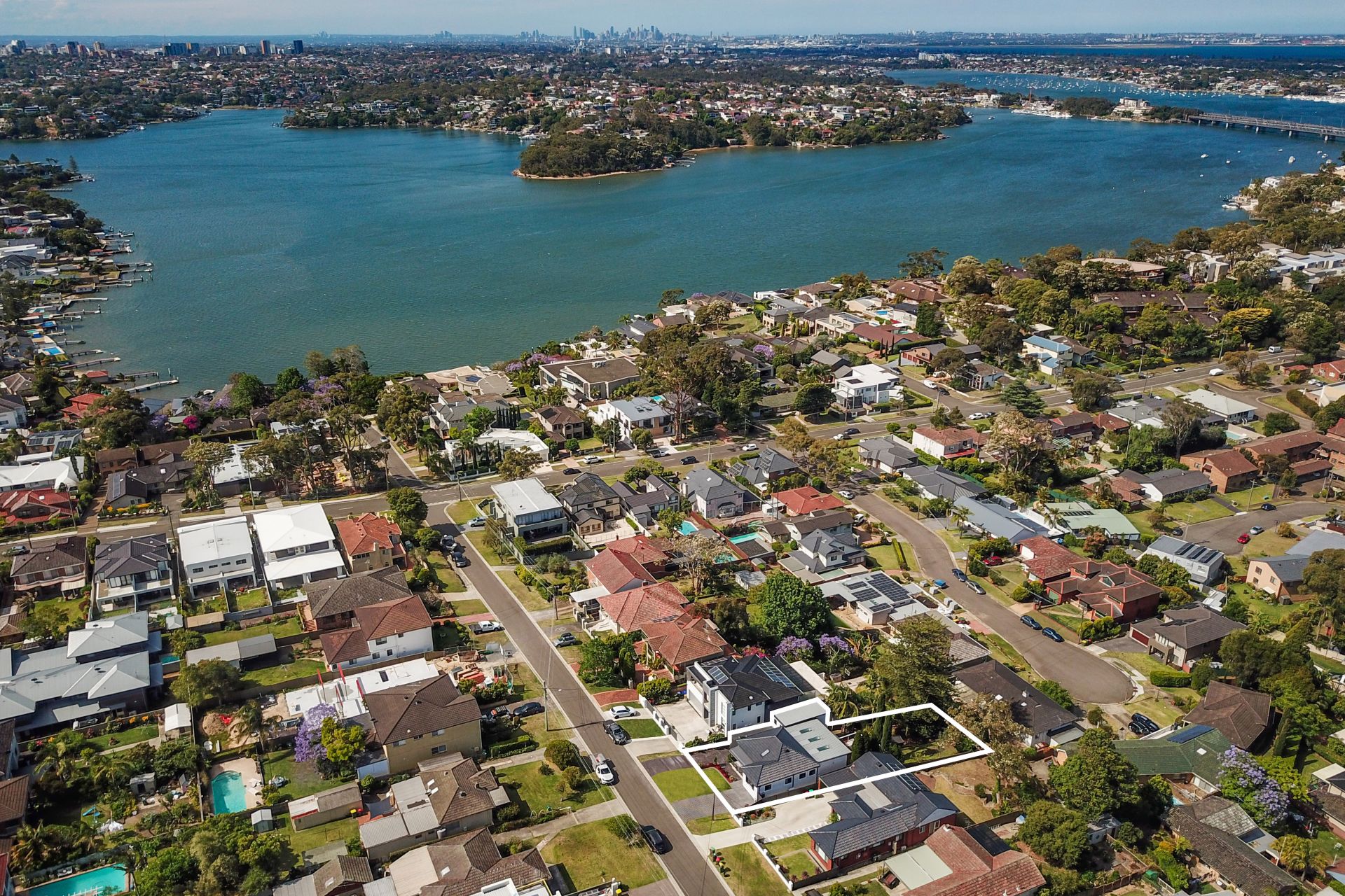 24 Street, Sylvania Luxe Agency by Maurice Maroon