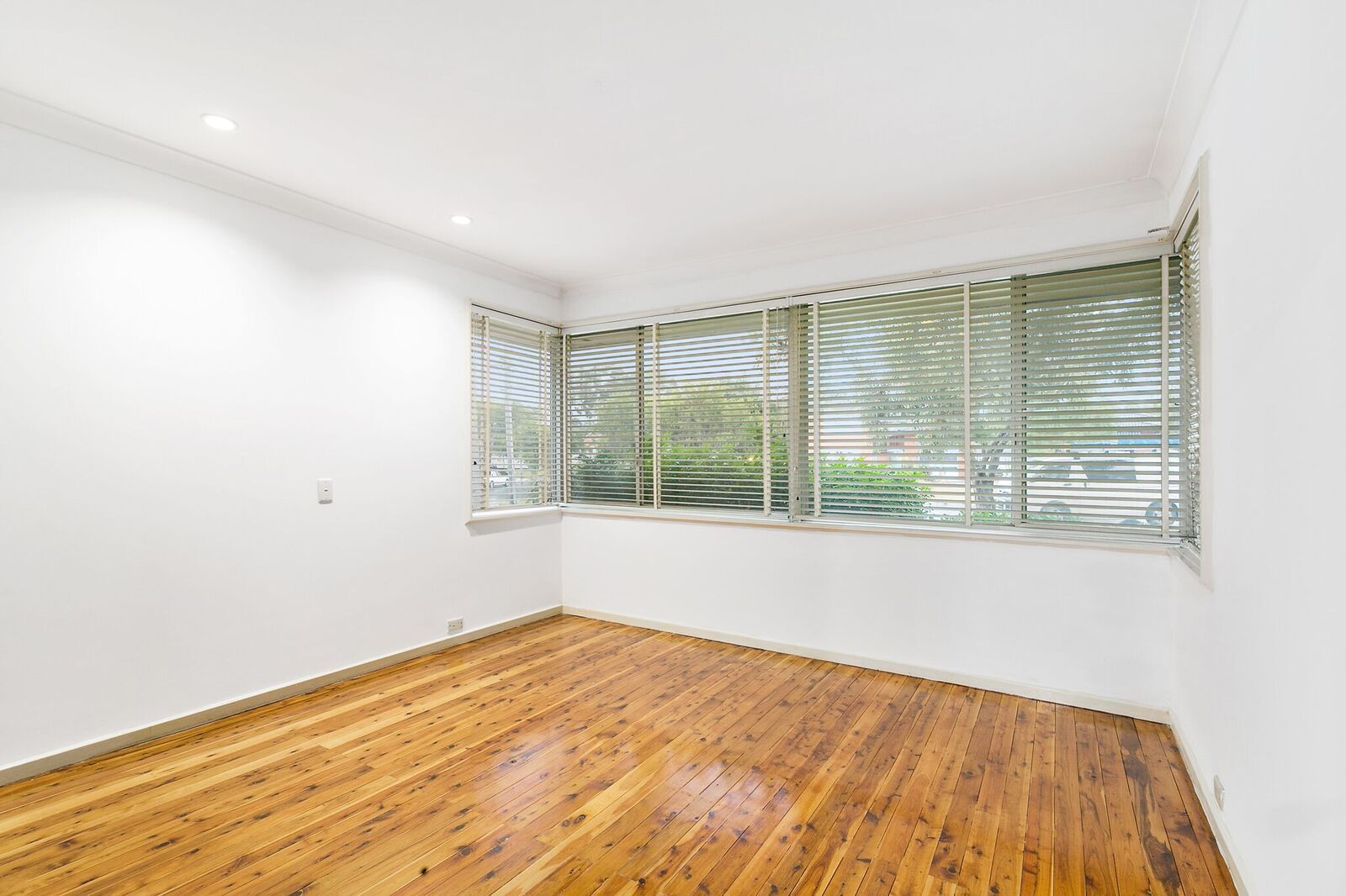 Real Estate For Lease 14 Kurrajong Avenue Hall , NSW