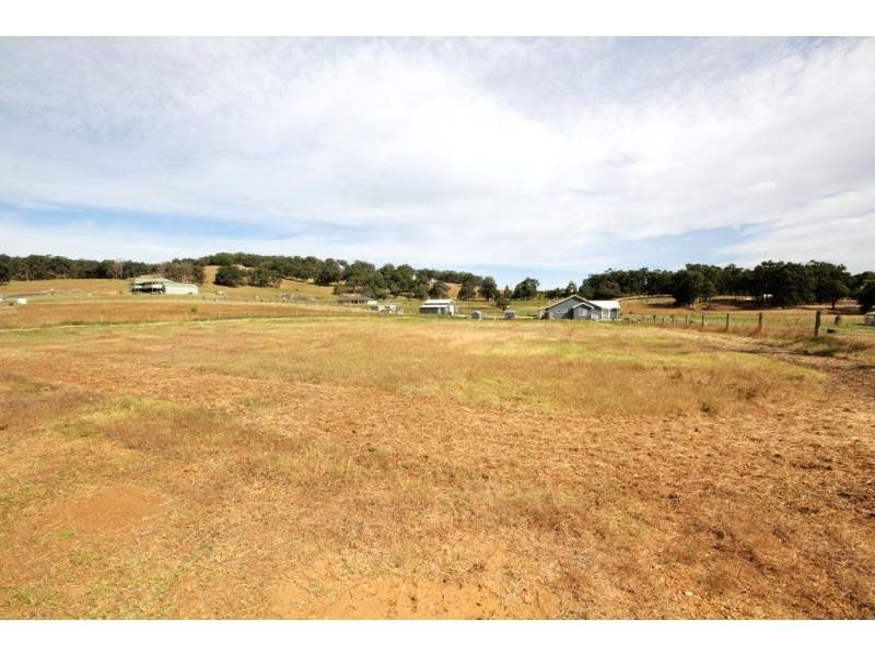 Real Estate For Sale 34 Nunnagine Circle Roelands , WA