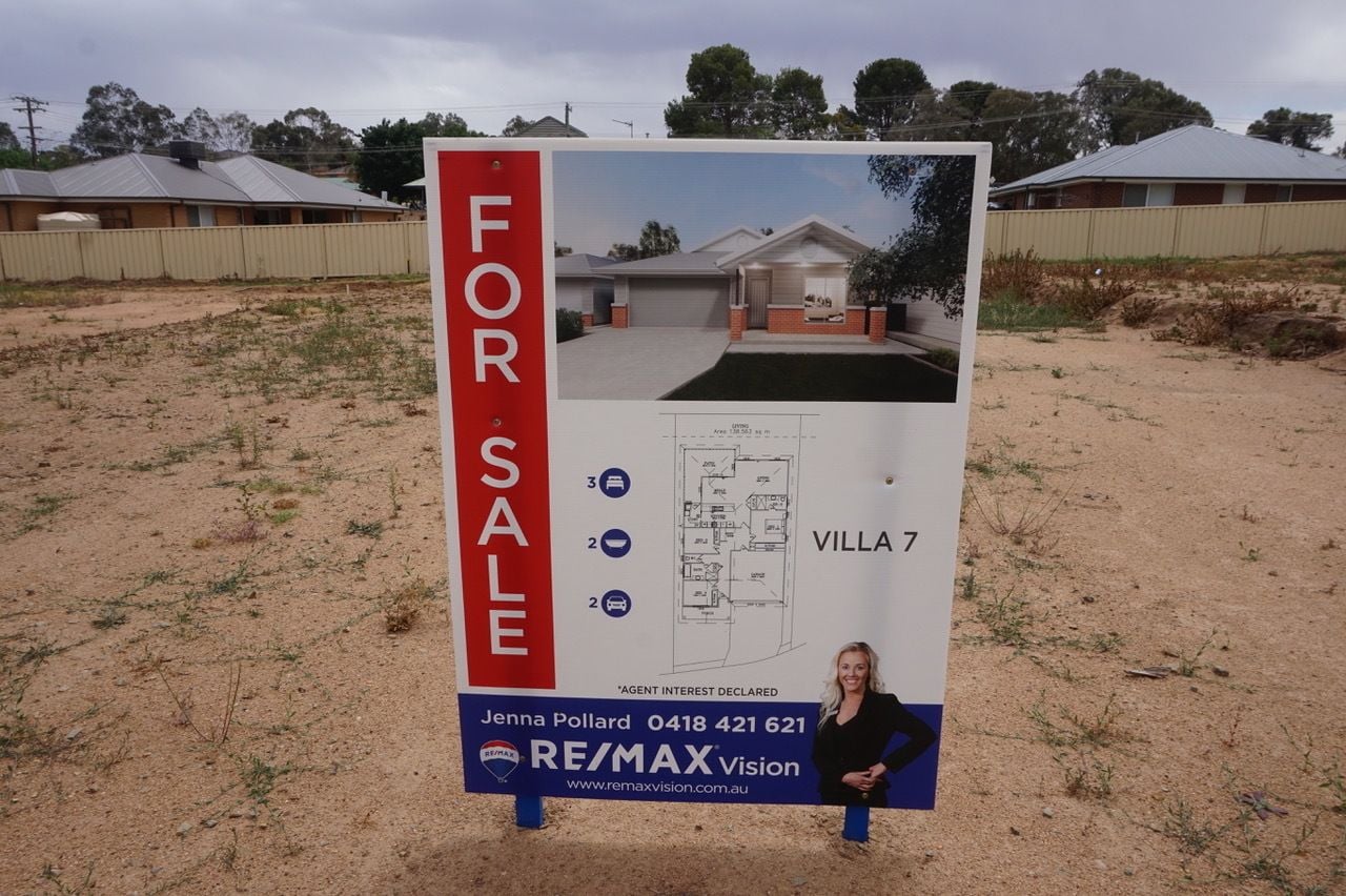 Real Estate For Sale TOWNHOUSE 7 Waratah Drive JUNEE , NSW