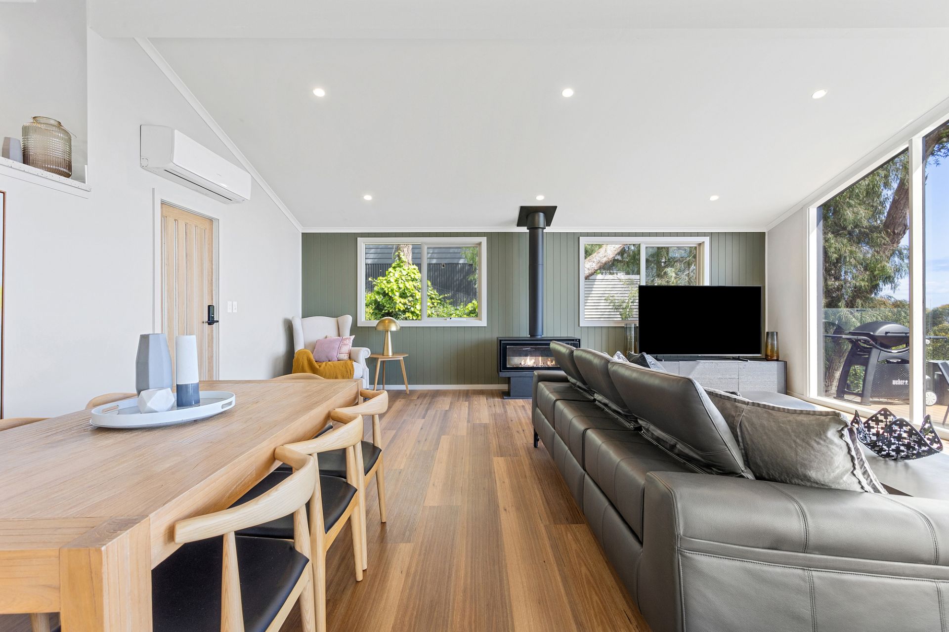 Kay & Burton 34 Nestle Court, Arthurs Seat