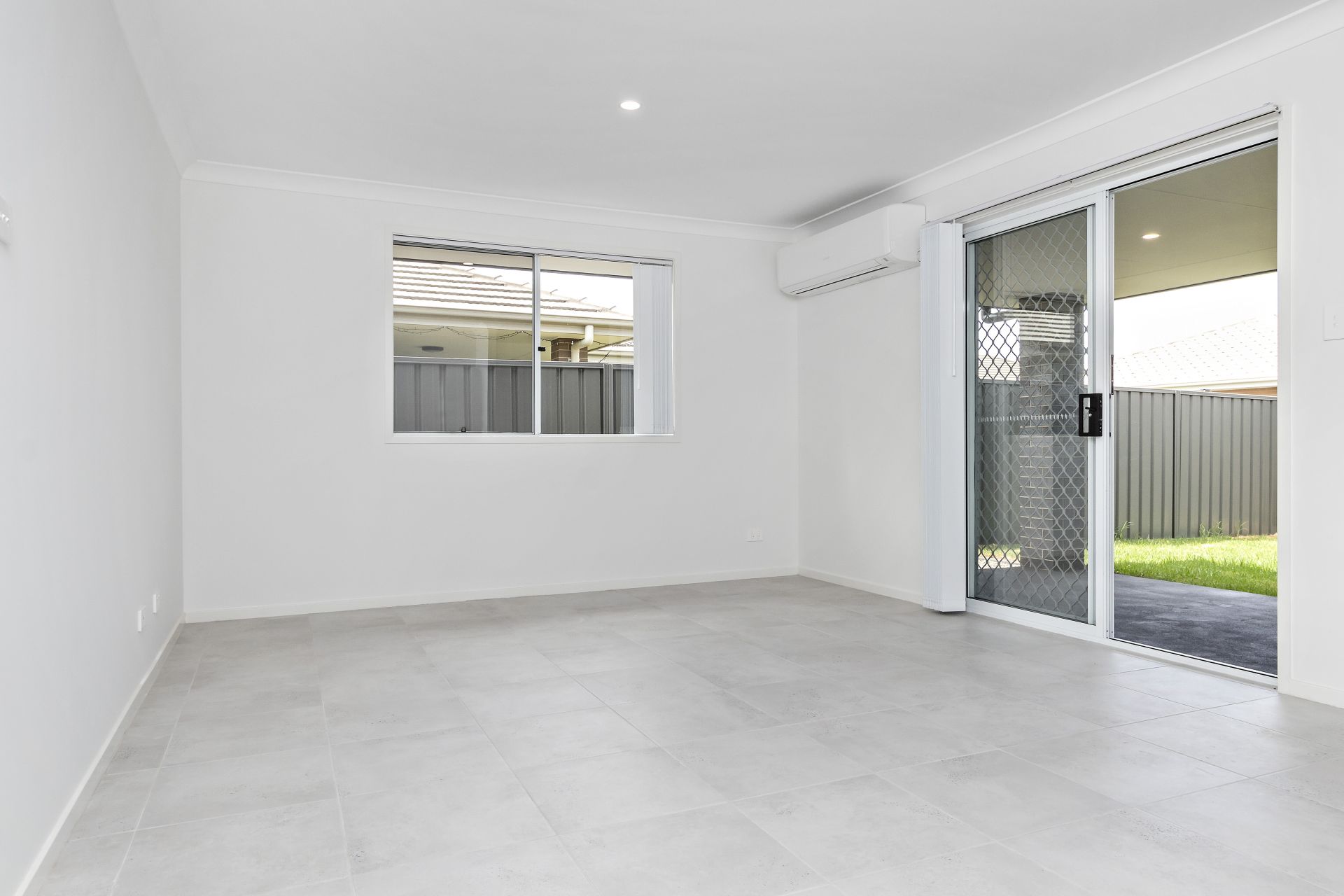 Real Estate For Lease 1/45 Moorebank Road Cliftleigh , NSW