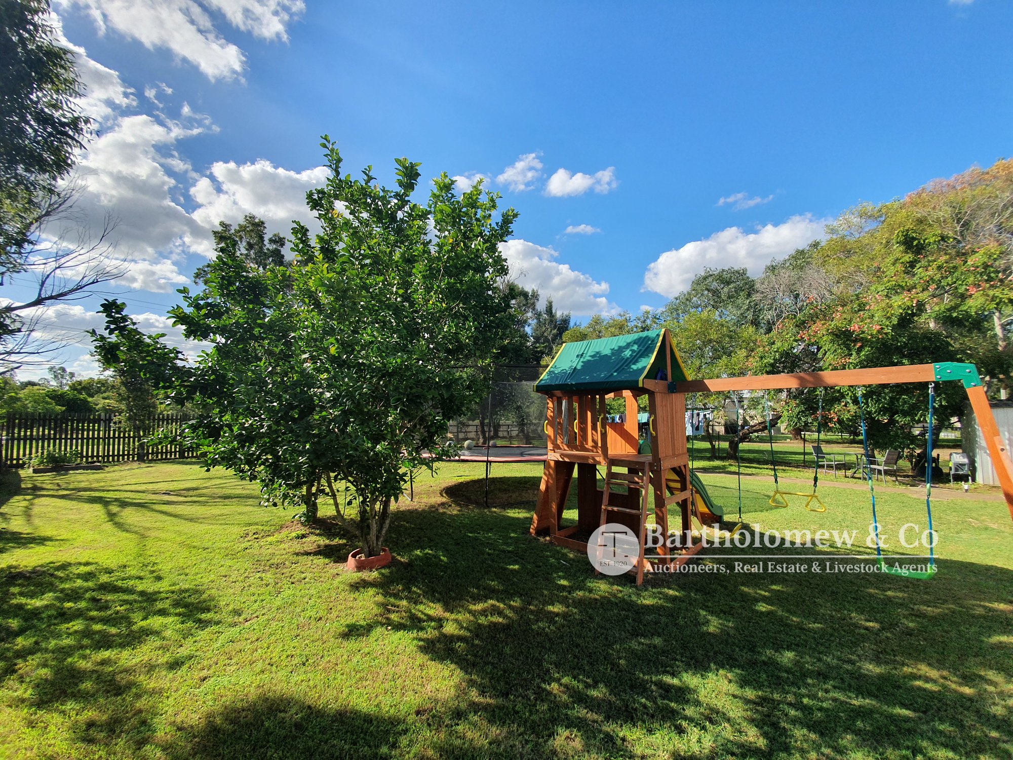 Real Estate For Sale 33 Hall Street Peak Crossing , QLD