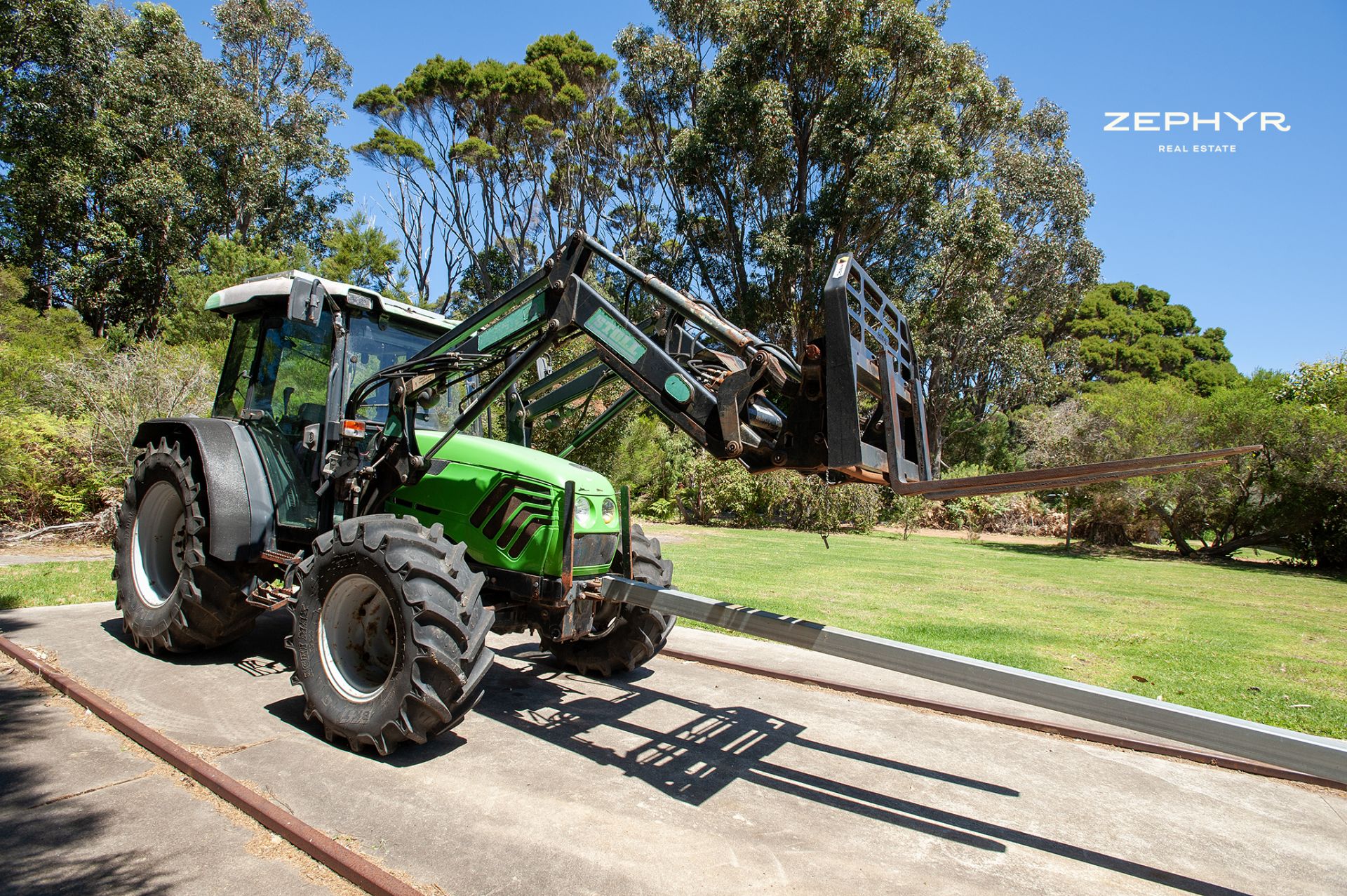 " Houseboat Holidays", Walpole Zephyr Real Estate